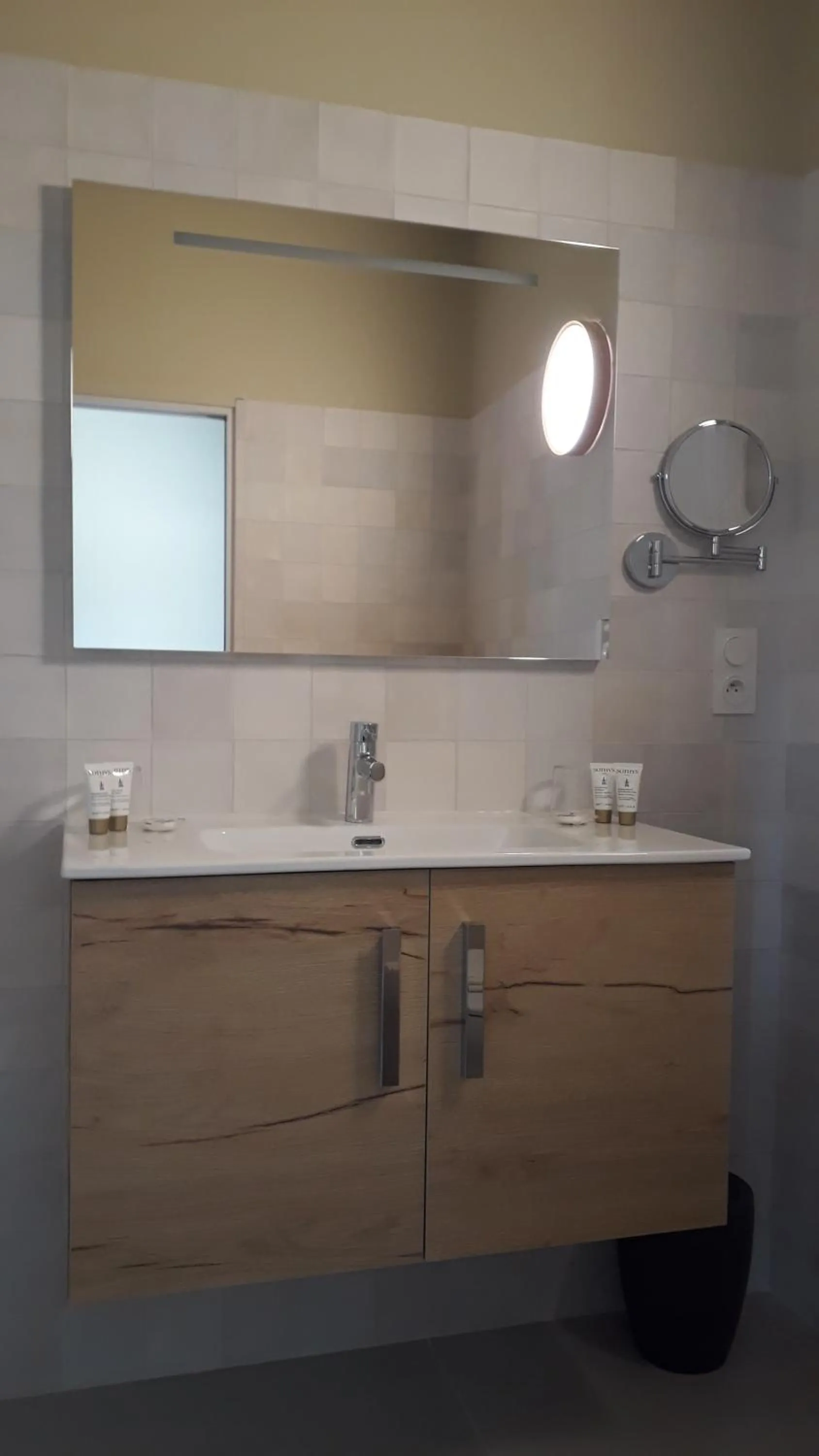 Bathroom in Hôtel & SPA Ventoux Provence "Domaine des Tilleuls"