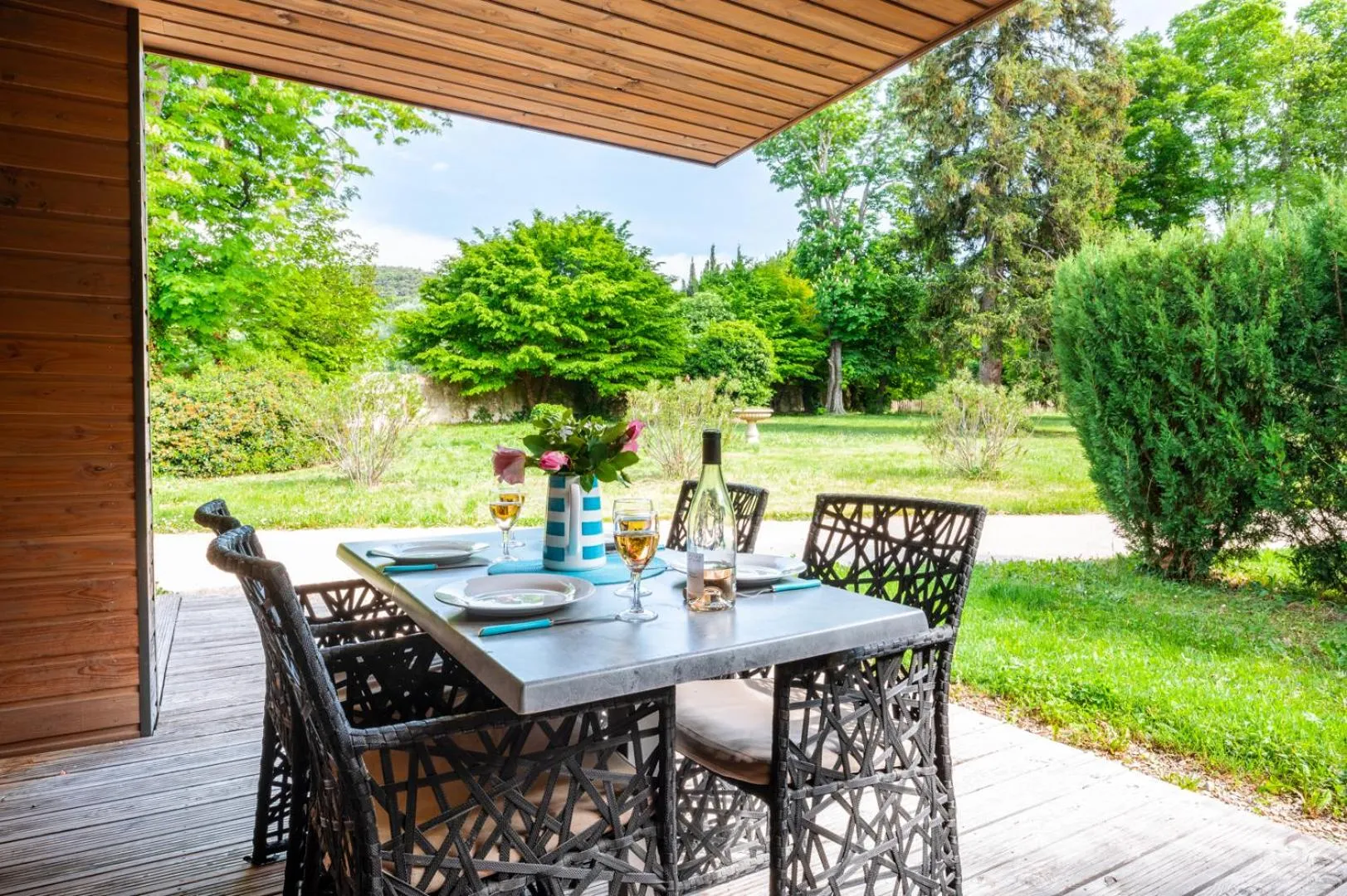 Patio in Hôtel & SPA Ventoux Provence "Domaine des Tilleuls"
