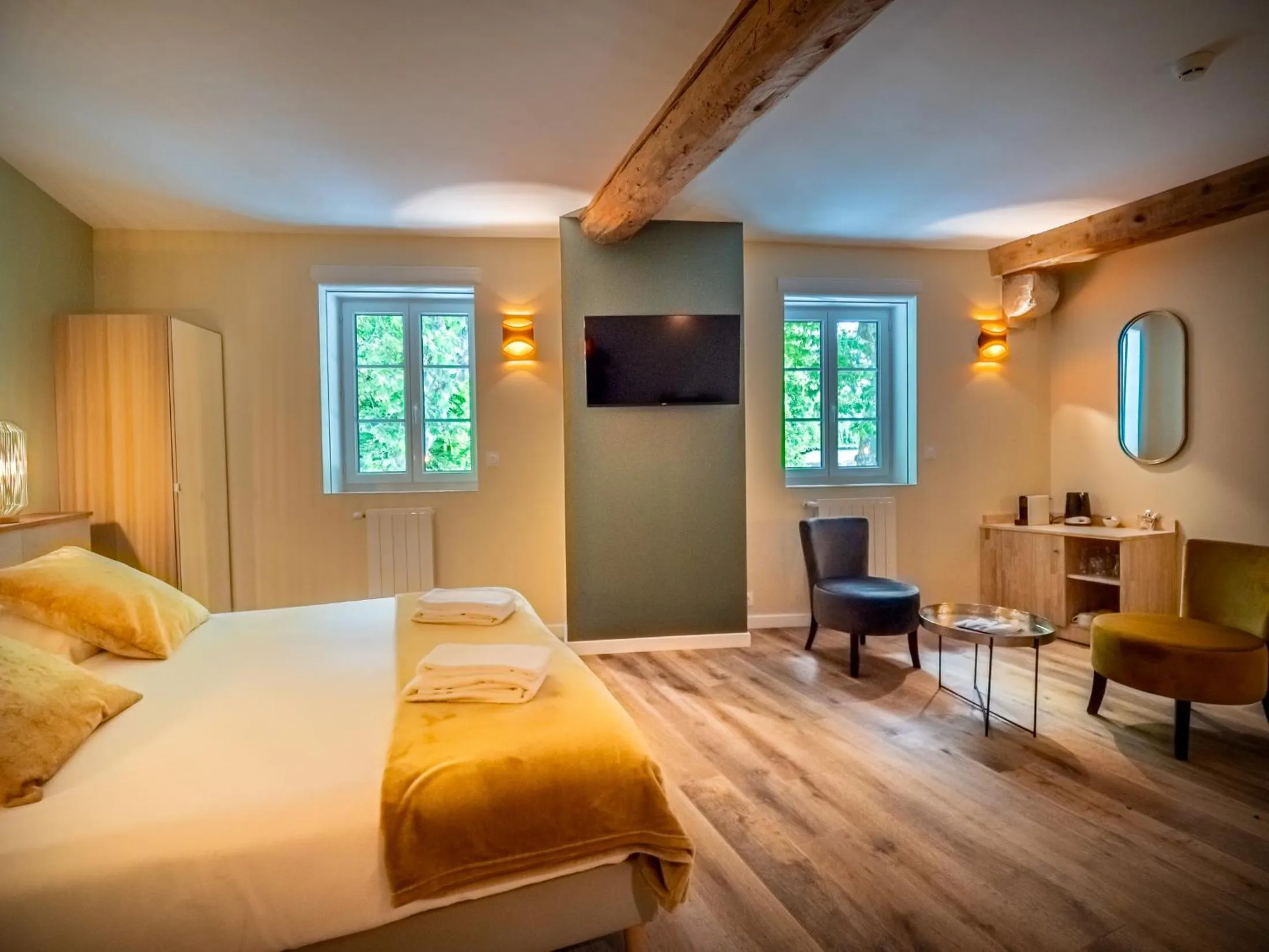 Photo of the whole room, Bed in Hôtel & SPA Ventoux Provence "Domaine des Tilleuls"