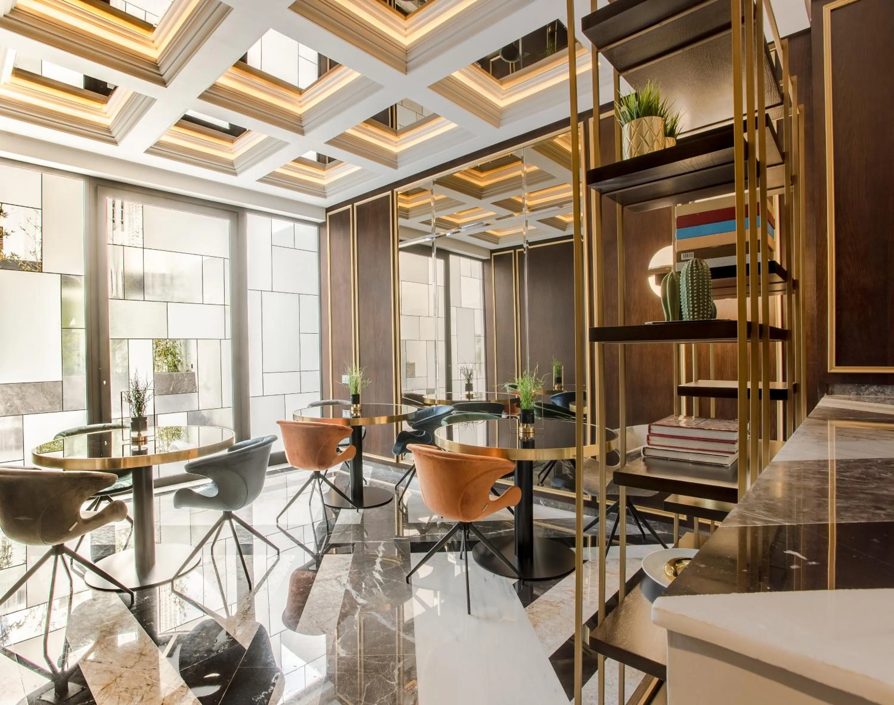 Restaurant/places to eat in Makass Appart Hotel