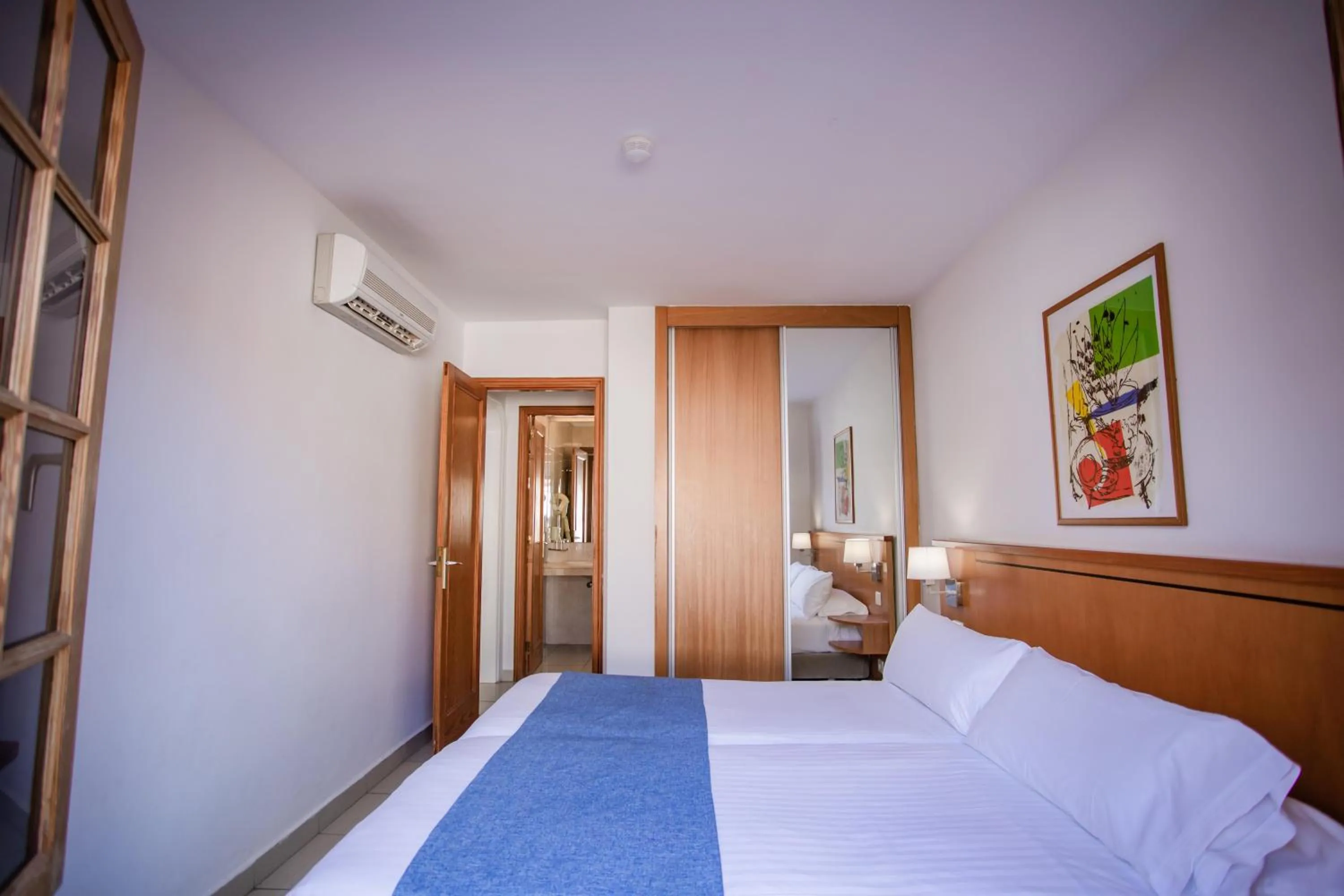 Photo of the whole room, Bed in Caybeach Princess