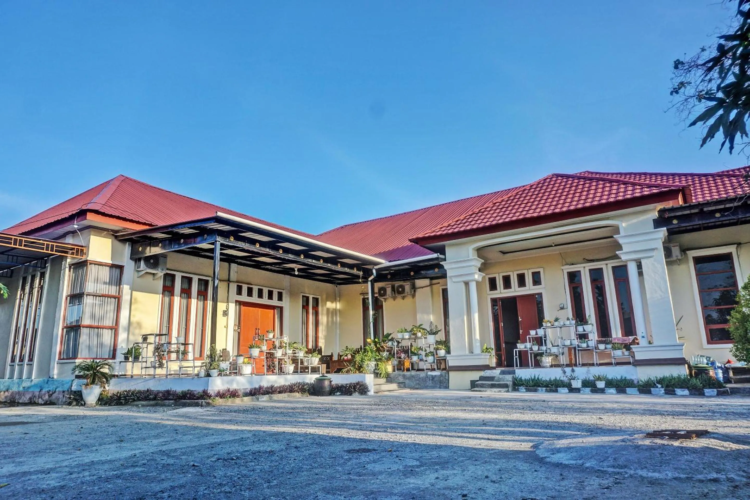 Facade/entrance in Collection O 91488 Hotel Lingkarsut Jeneponto Near Patung kuda, Jeneponto