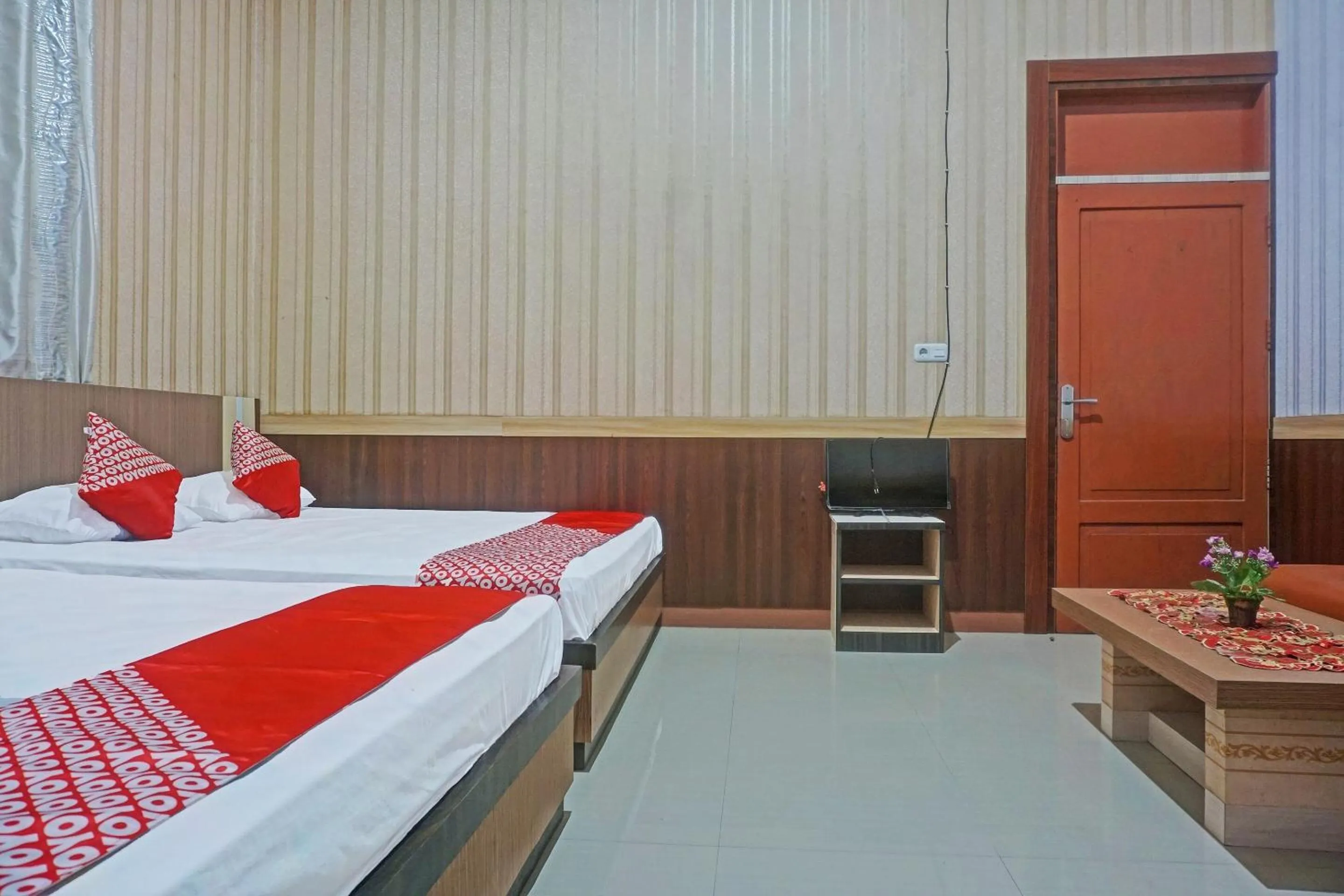 Bedroom, Bed in Collection O 91488 Hotel Lingkarsut Jeneponto Near Patung kuda, Jeneponto