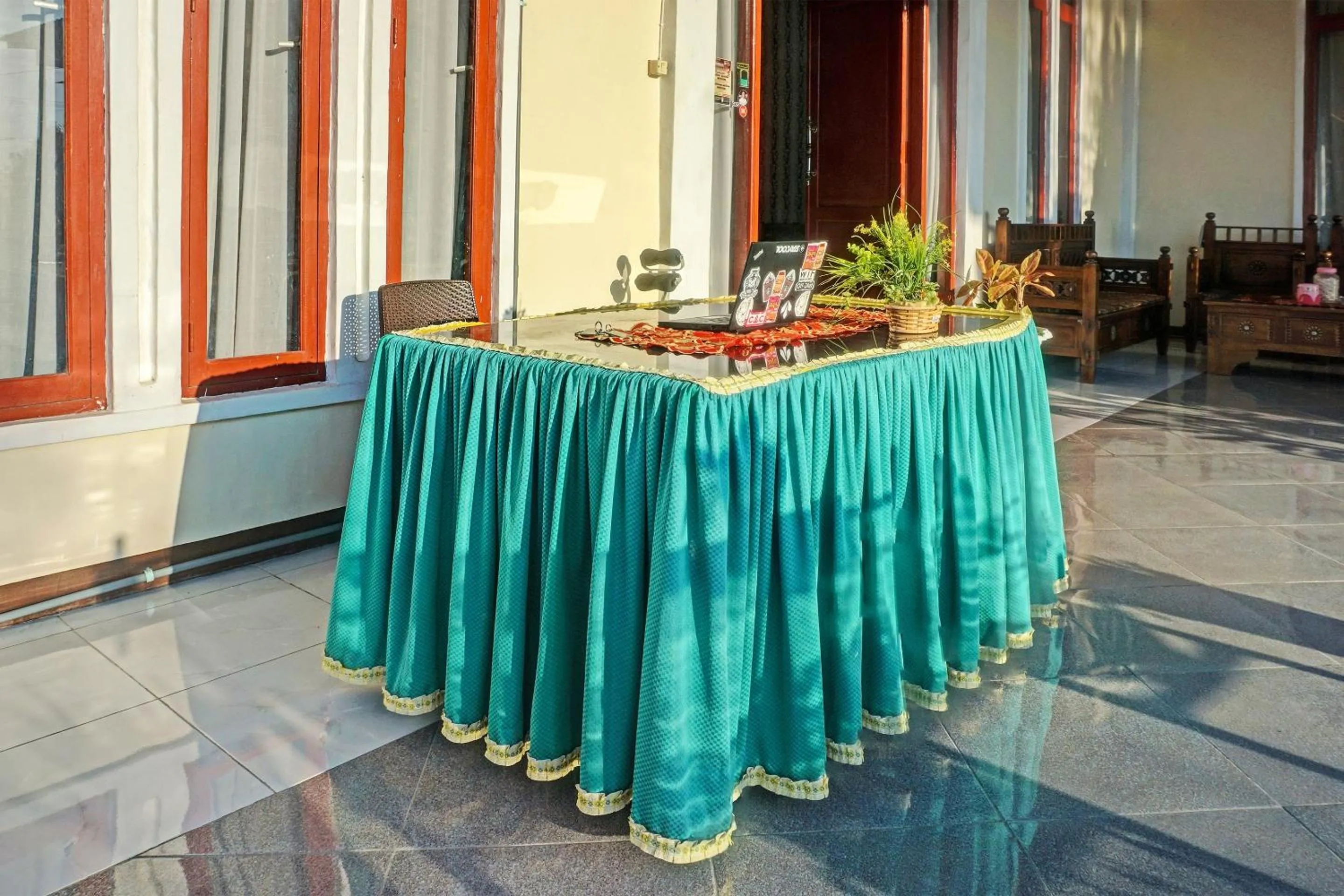 Lobby or reception in Collection O 91488 Hotel Lingkarsut Jeneponto Near Patung kuda, Jeneponto