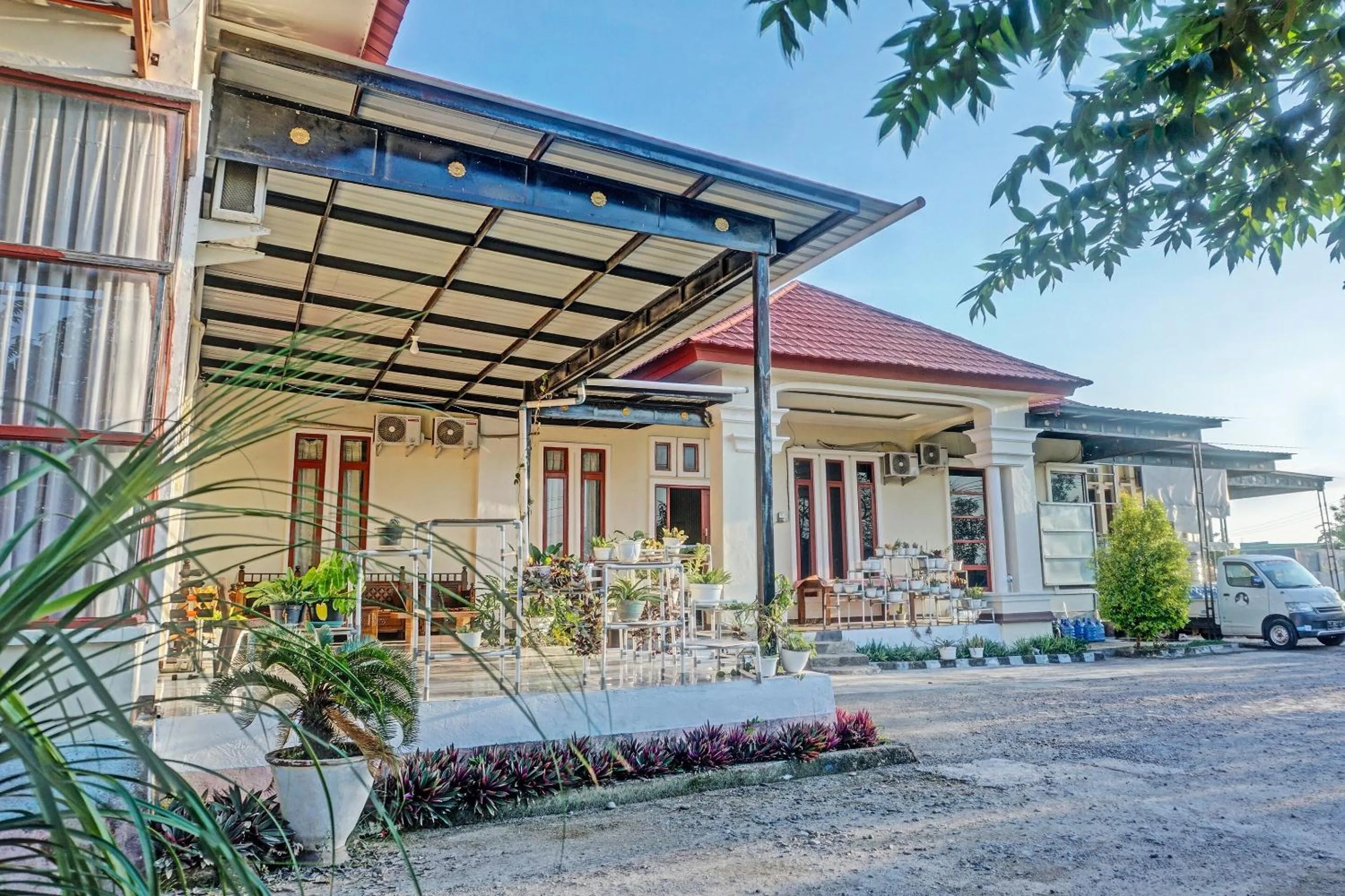 Facade/entrance in Collection O 91488 Hotel Lingkarsut Jeneponto Near Patung kuda, Jeneponto