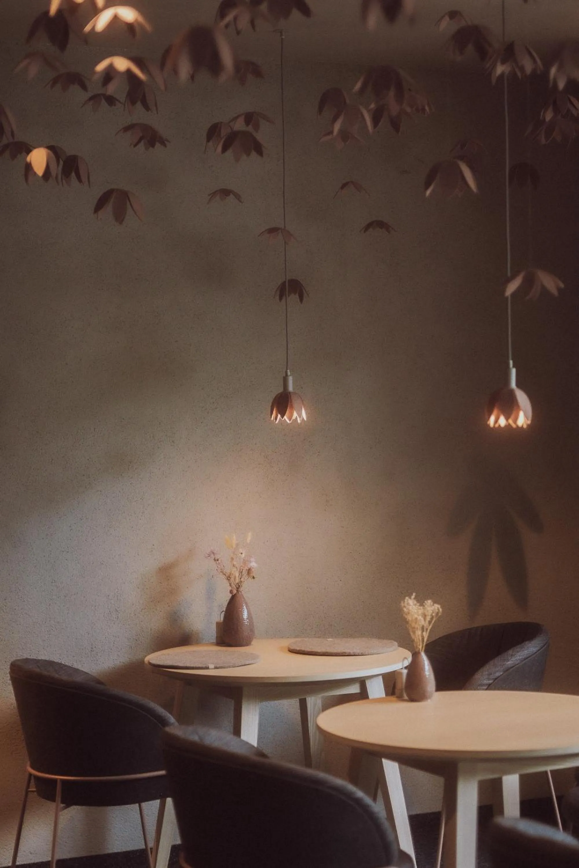 Restaurant/places to eat in Amrai Suites