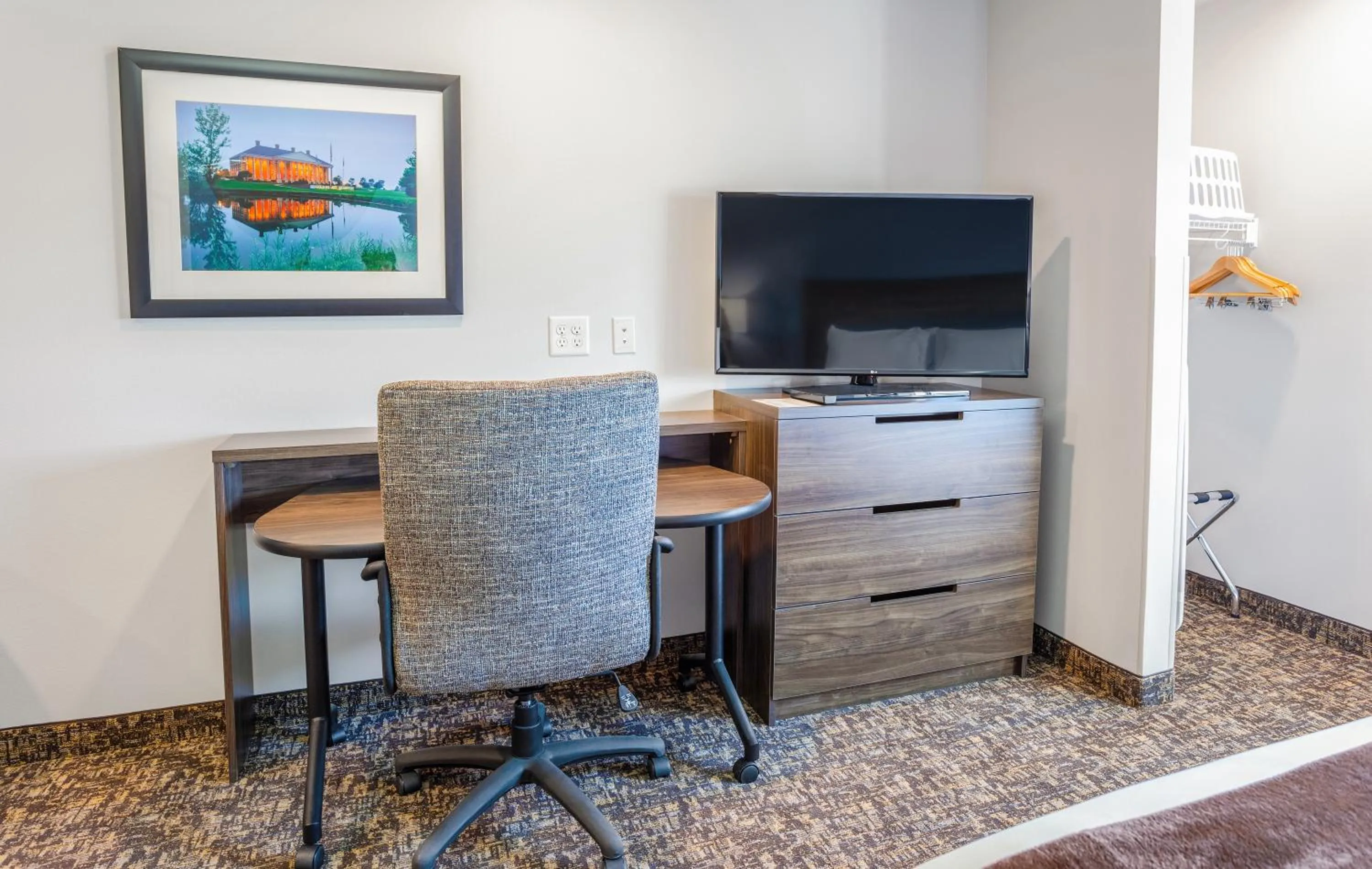 TV and multimedia in My Place Hotel-Huntersville, NC