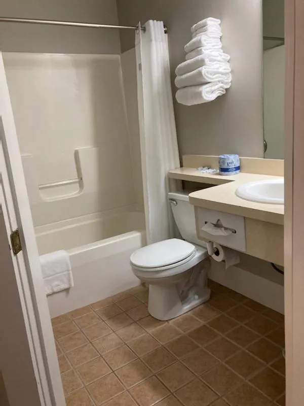 Country Squire Inn and Suites