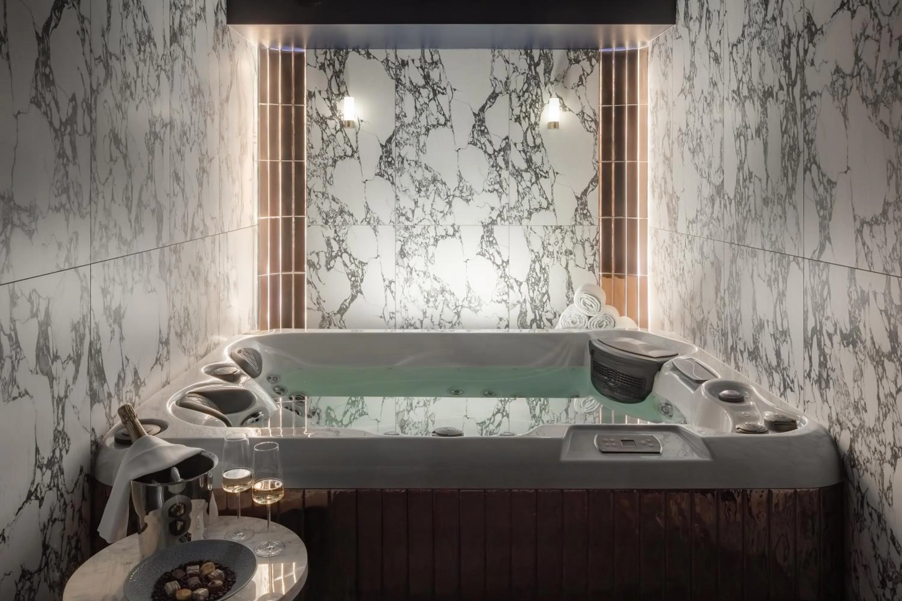 Hot Tub in Schloßhotel Althörnitz Neubau