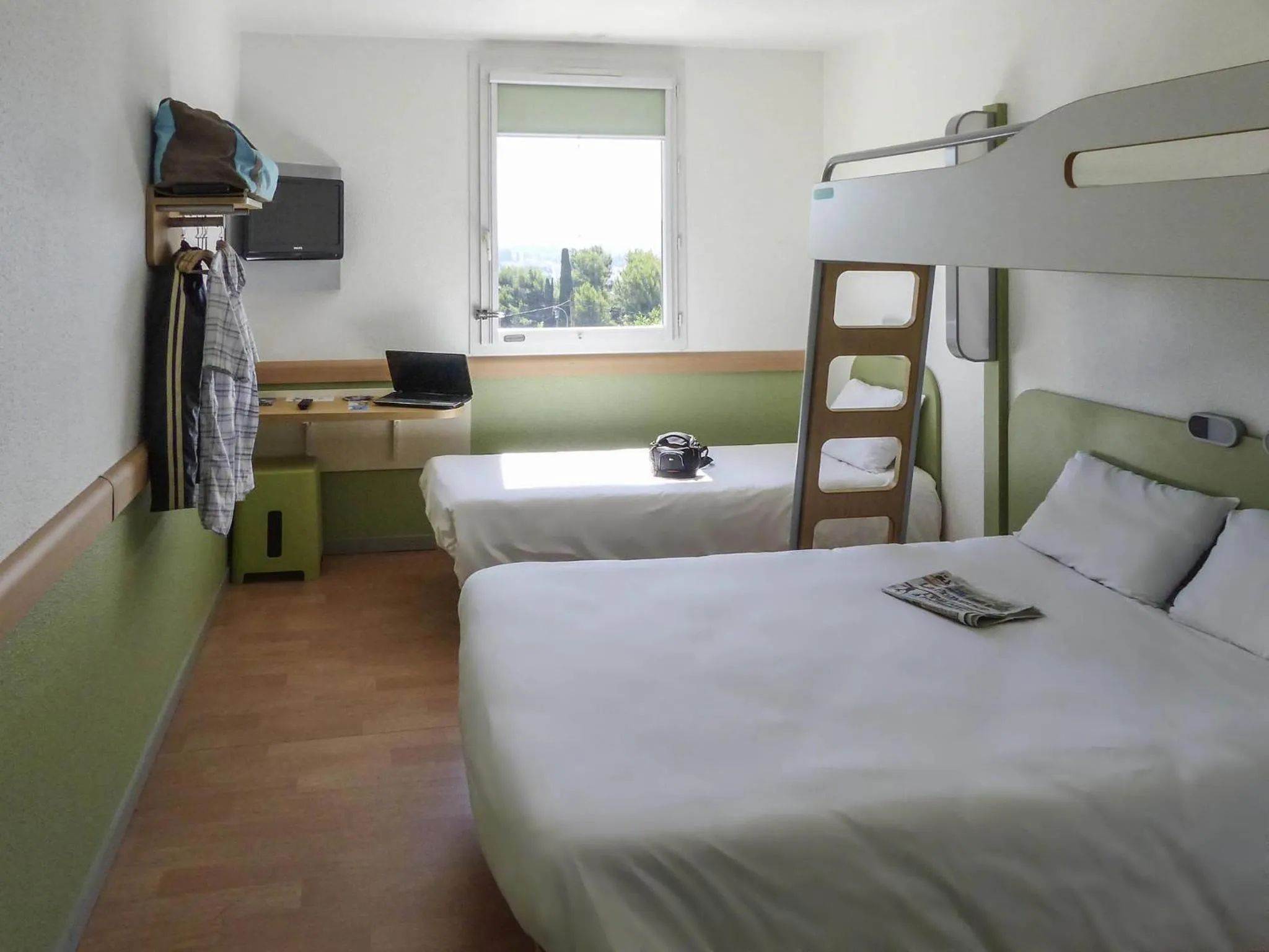 Bedroom, Bed in Ibis Budget Marseille Valentine