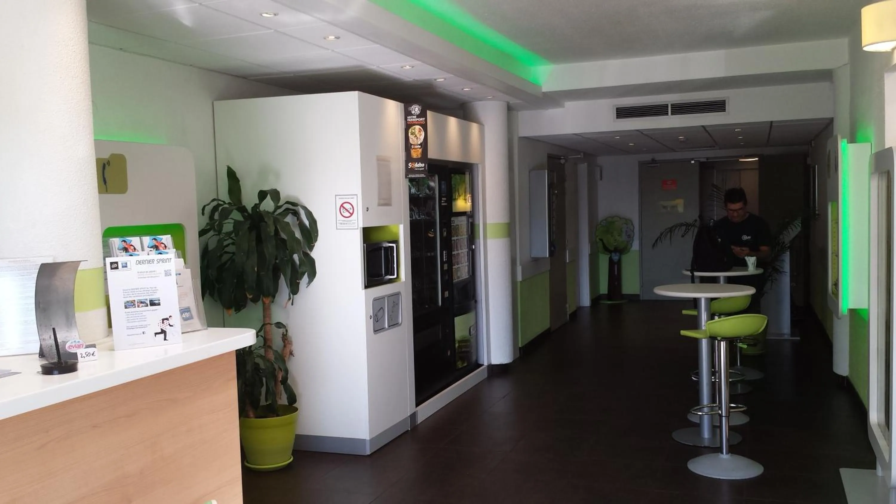 Lobby or reception in Ibis Budget Marseille Valentine