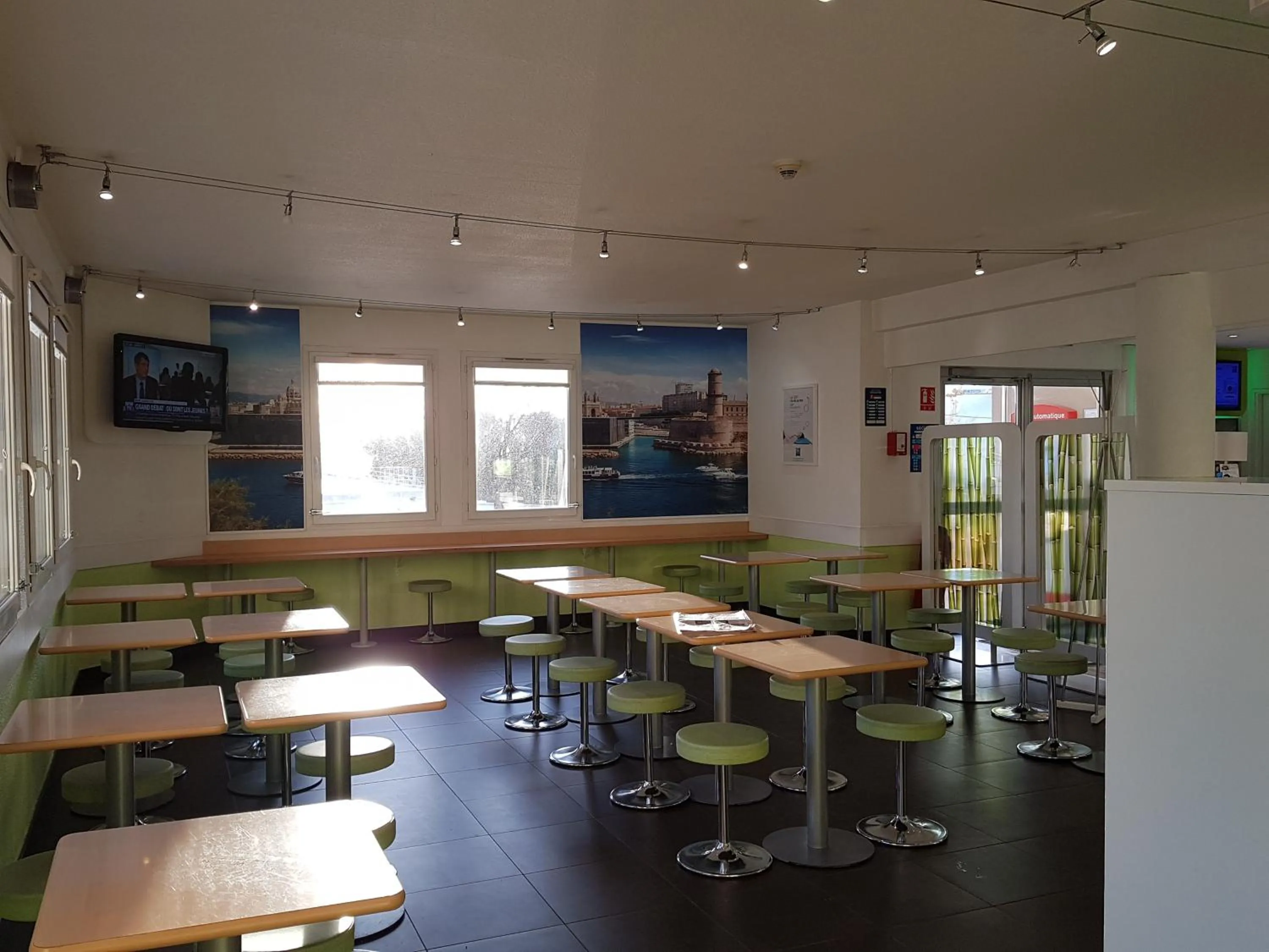 Dining area in Ibis Budget Marseille Valentine