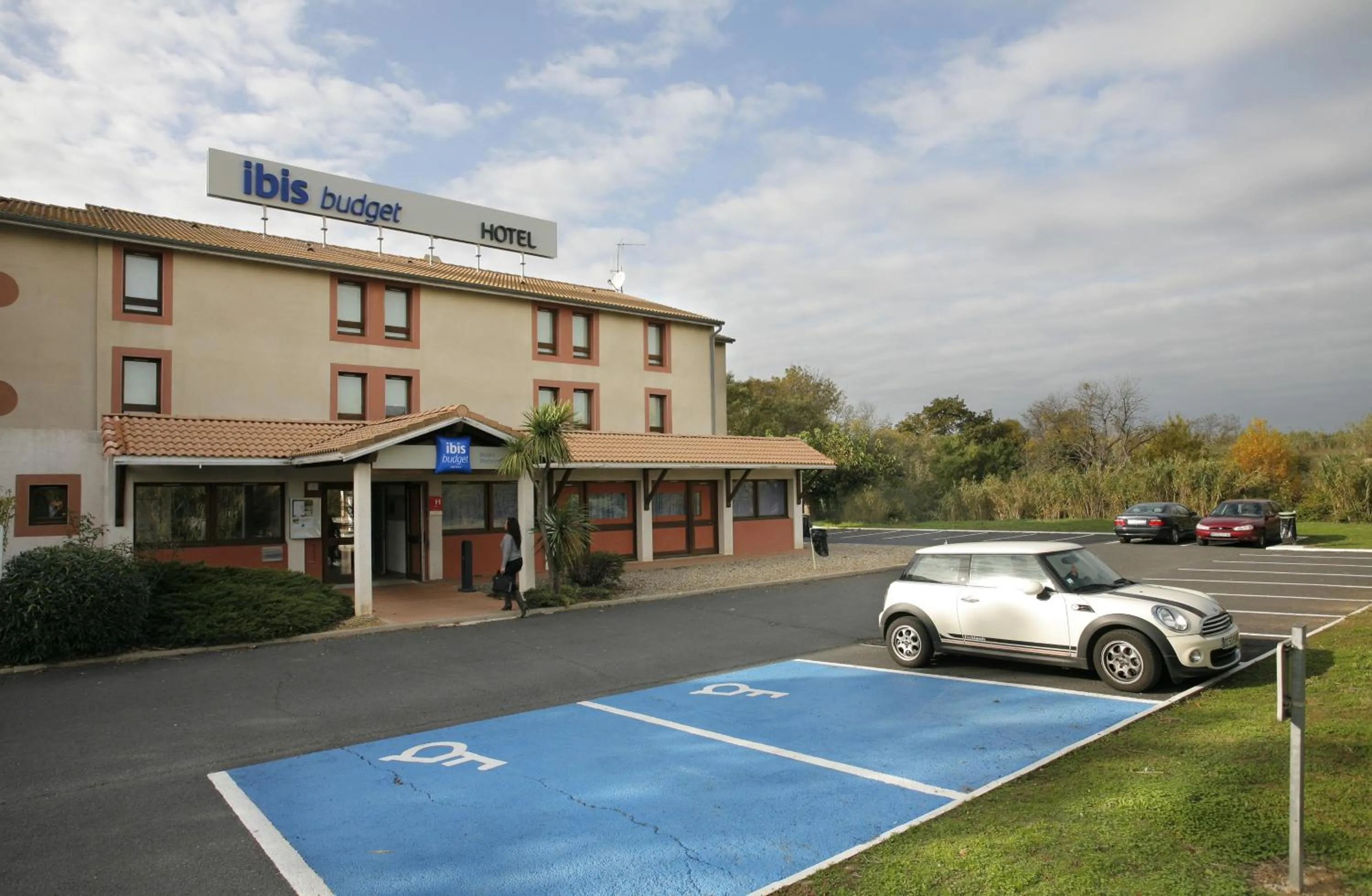 Facade/entrance in Ibis budget Béziers Est Mediterranée A9 / A75