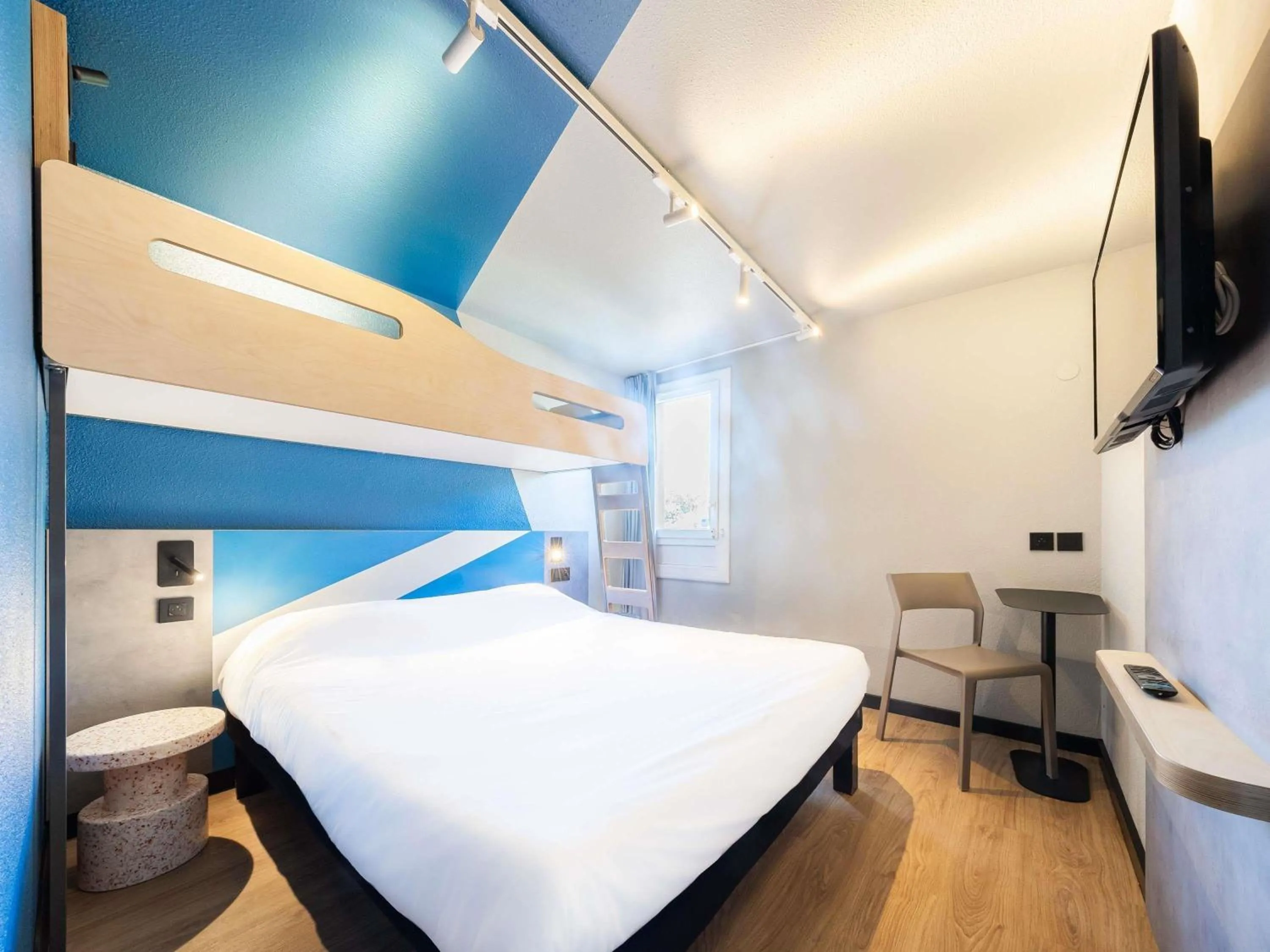 Property building, Bed in Ibis budget Béziers Est Mediterranée A9 / A75