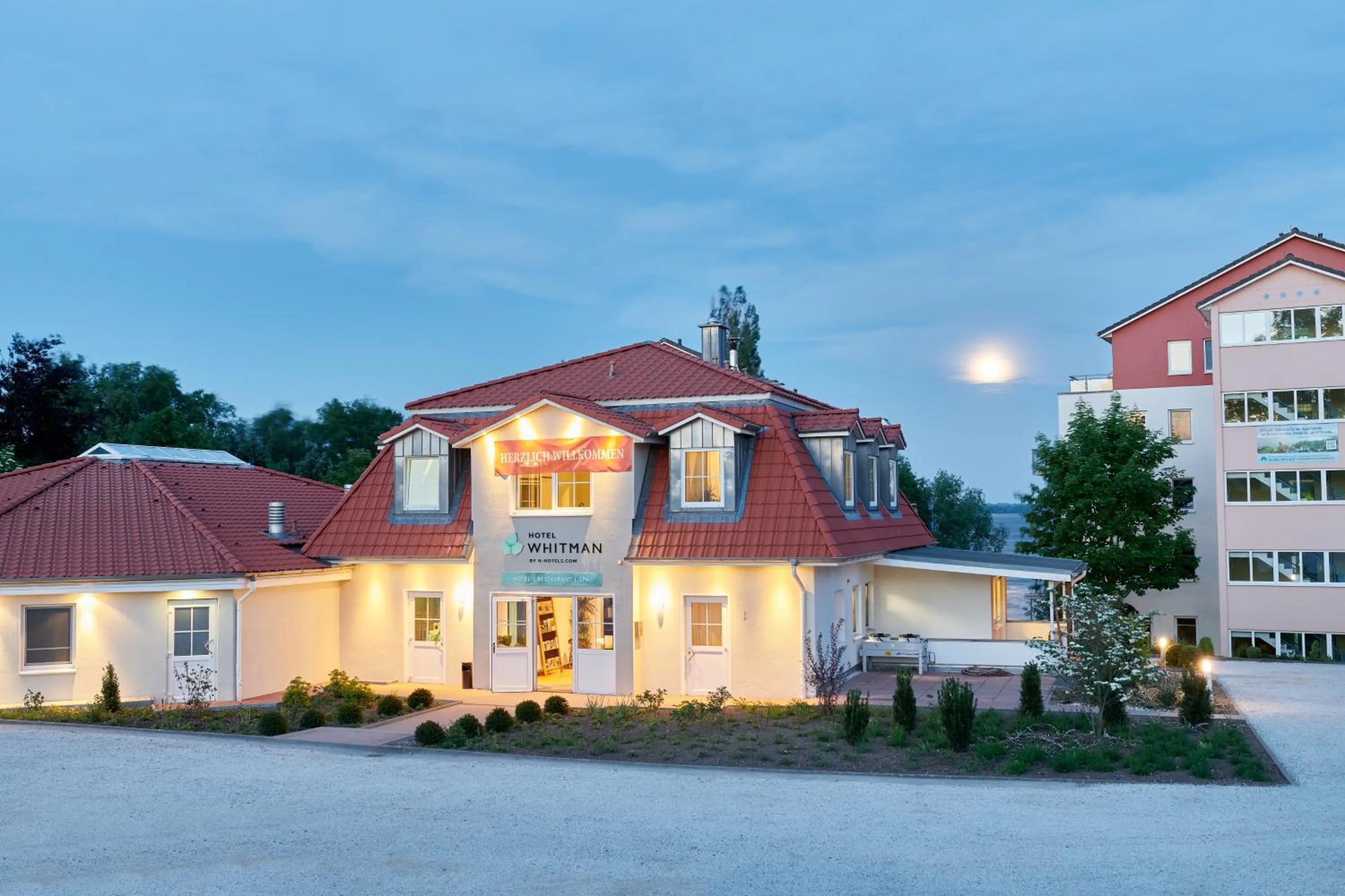 Property building in Designhotel Whitman