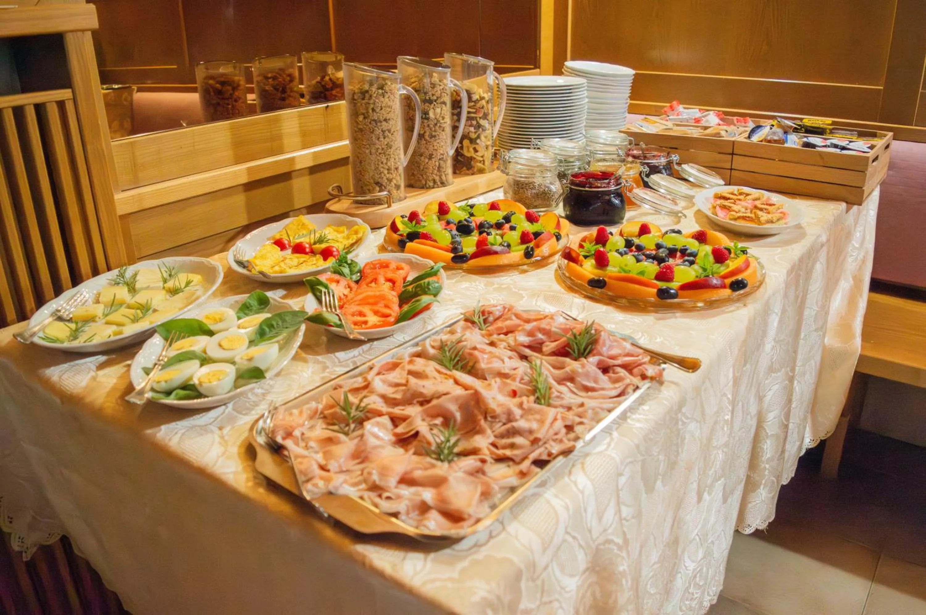 Breakfast in Hotel Serena - Tre Cime Views