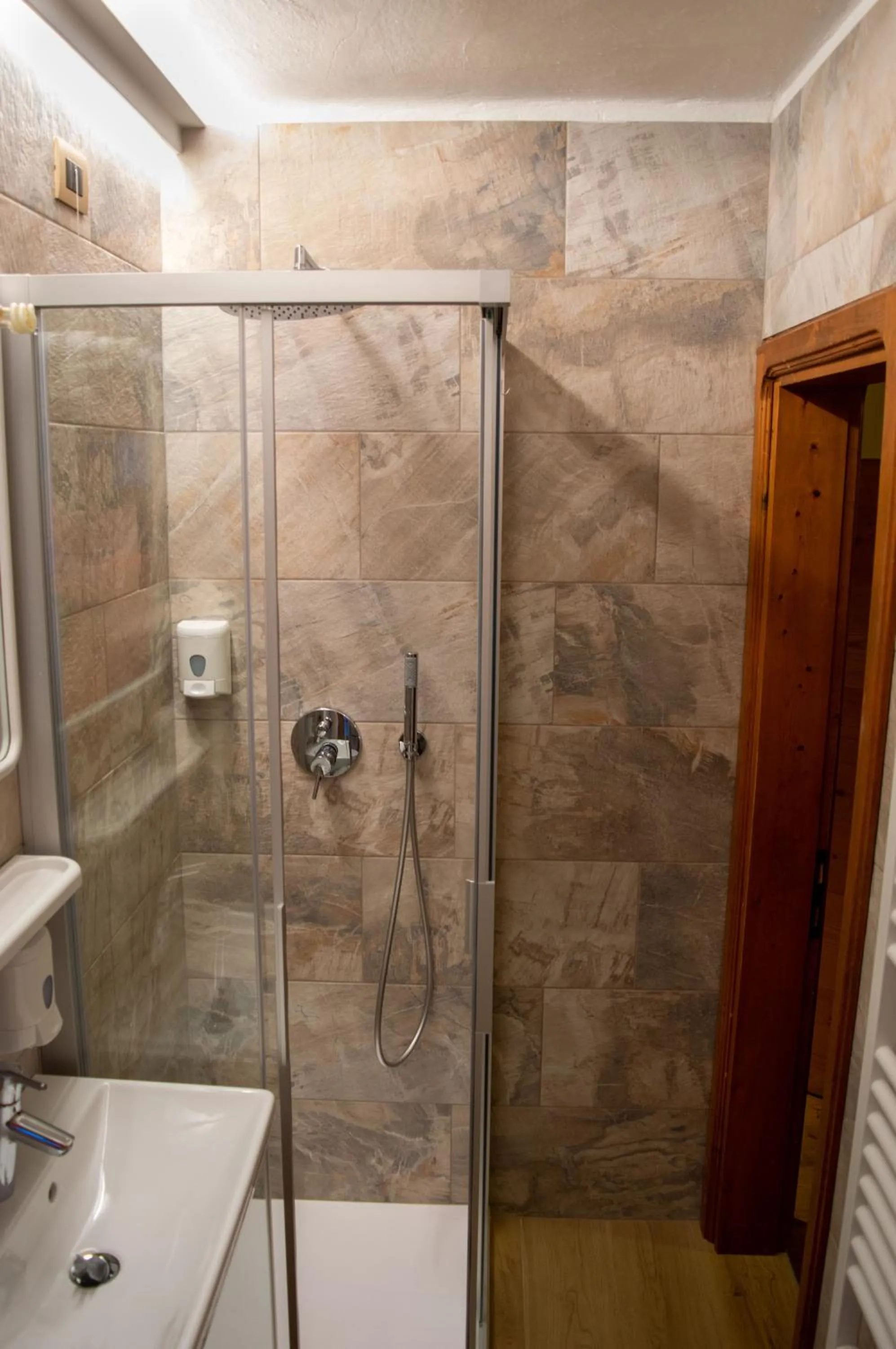 Shower in Hotel Serena - Tre Cime Views