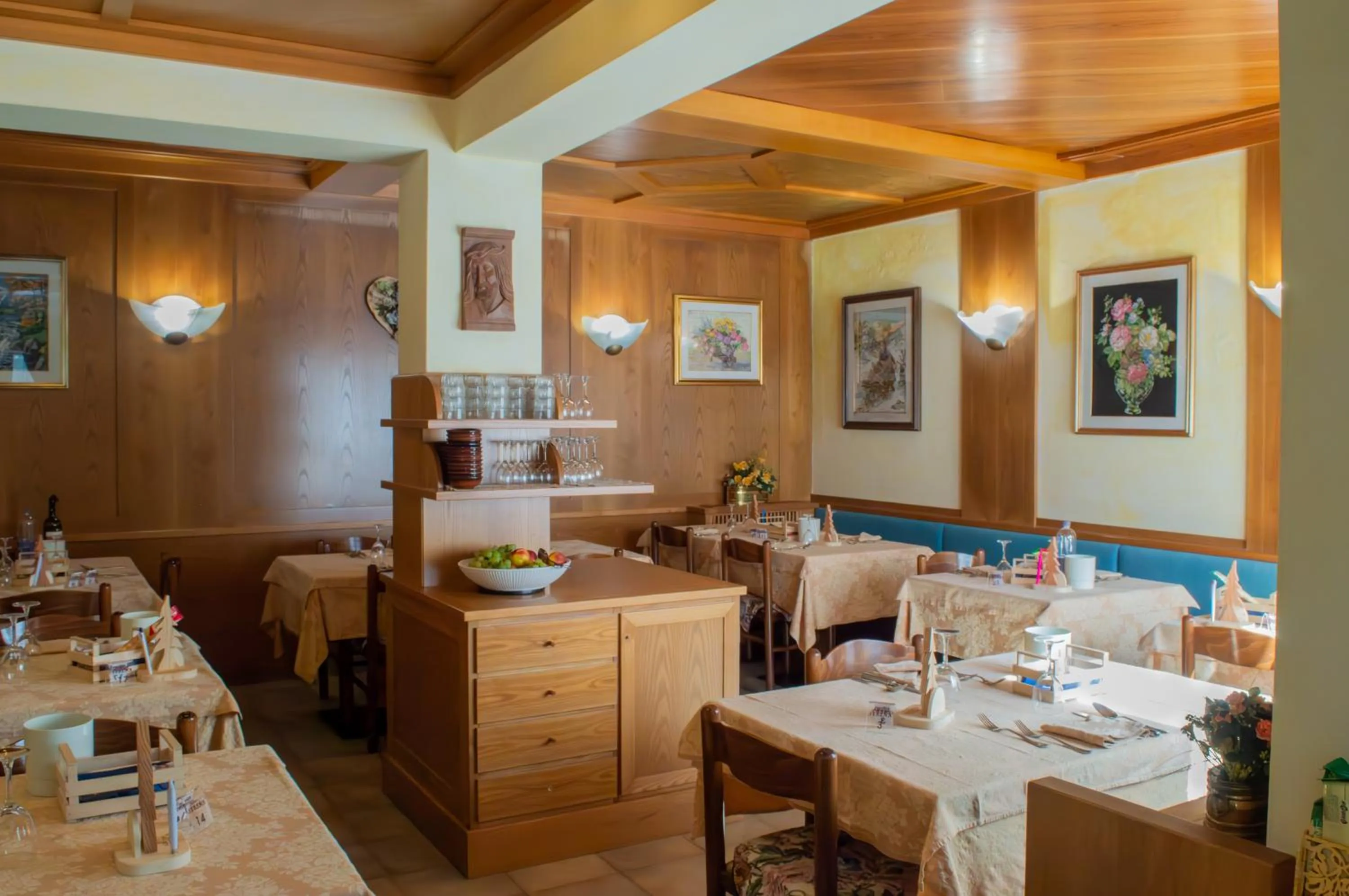 Restaurant/places to eat in Hotel Serena - Tre Cime Views