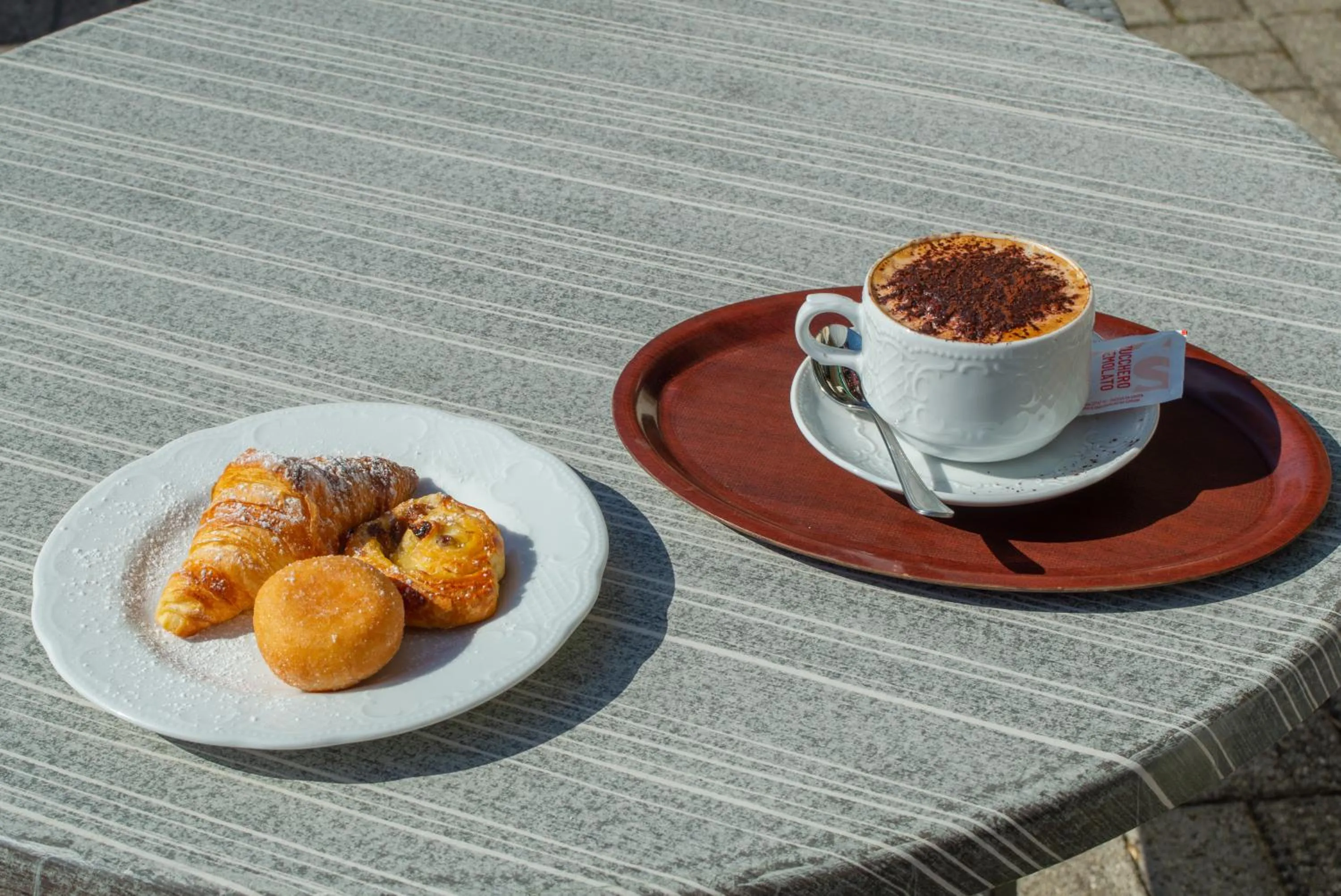 Breakfast in Hotel Serena - Tre Cime Views