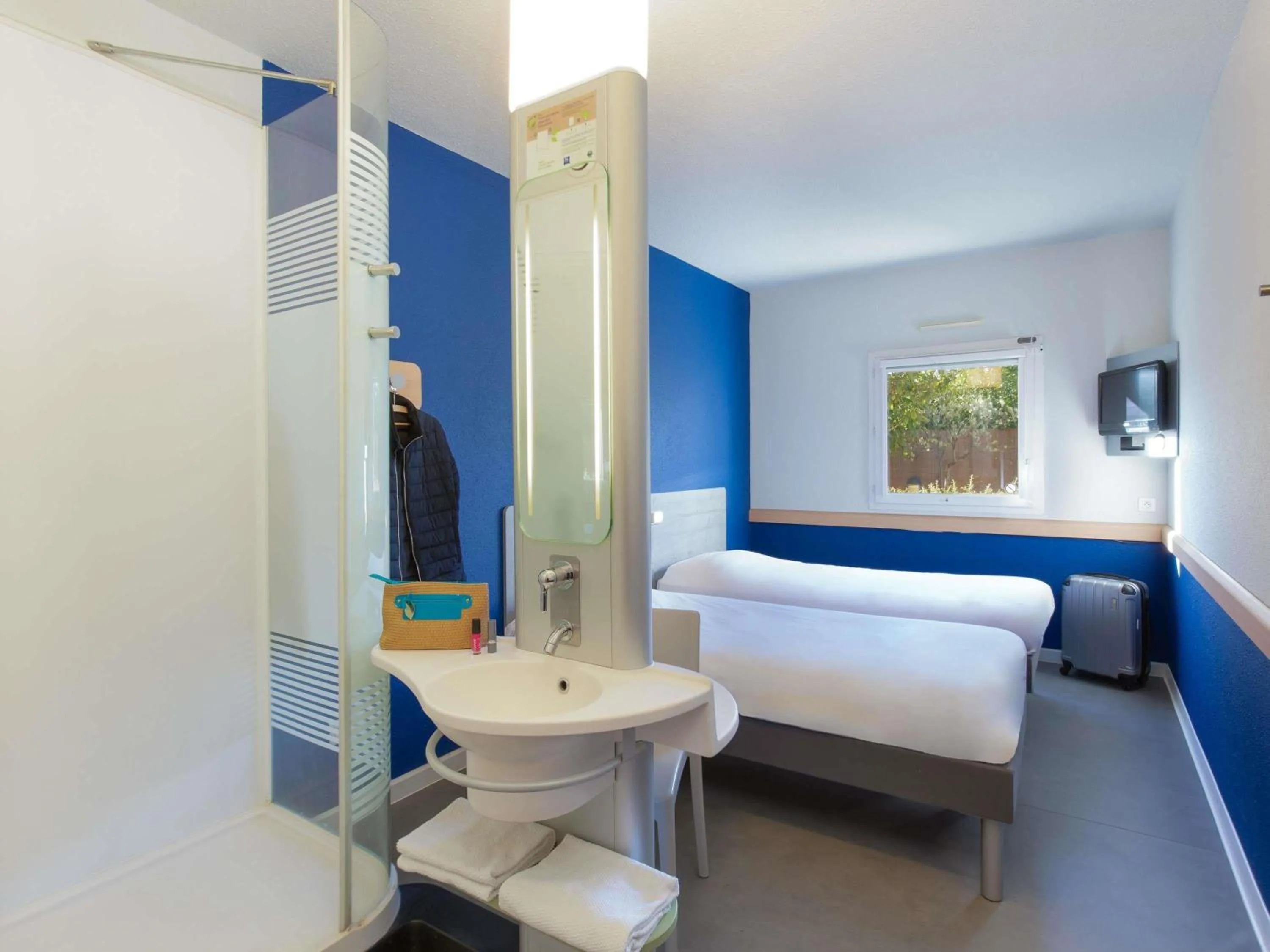 Bedroom, Bed in ibis budget Saint-Maximin