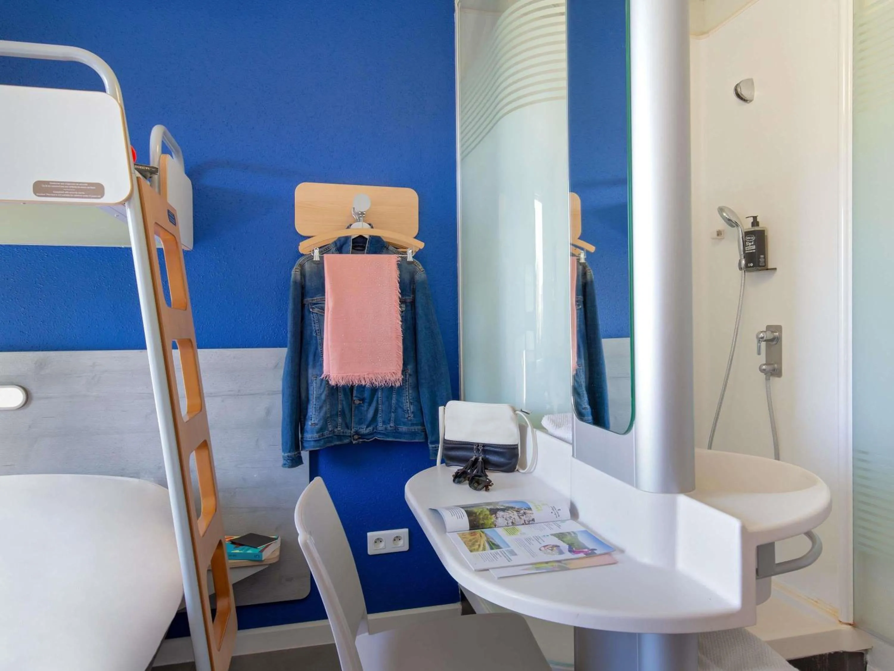 Bedroom in ibis budget Saint-Maximin