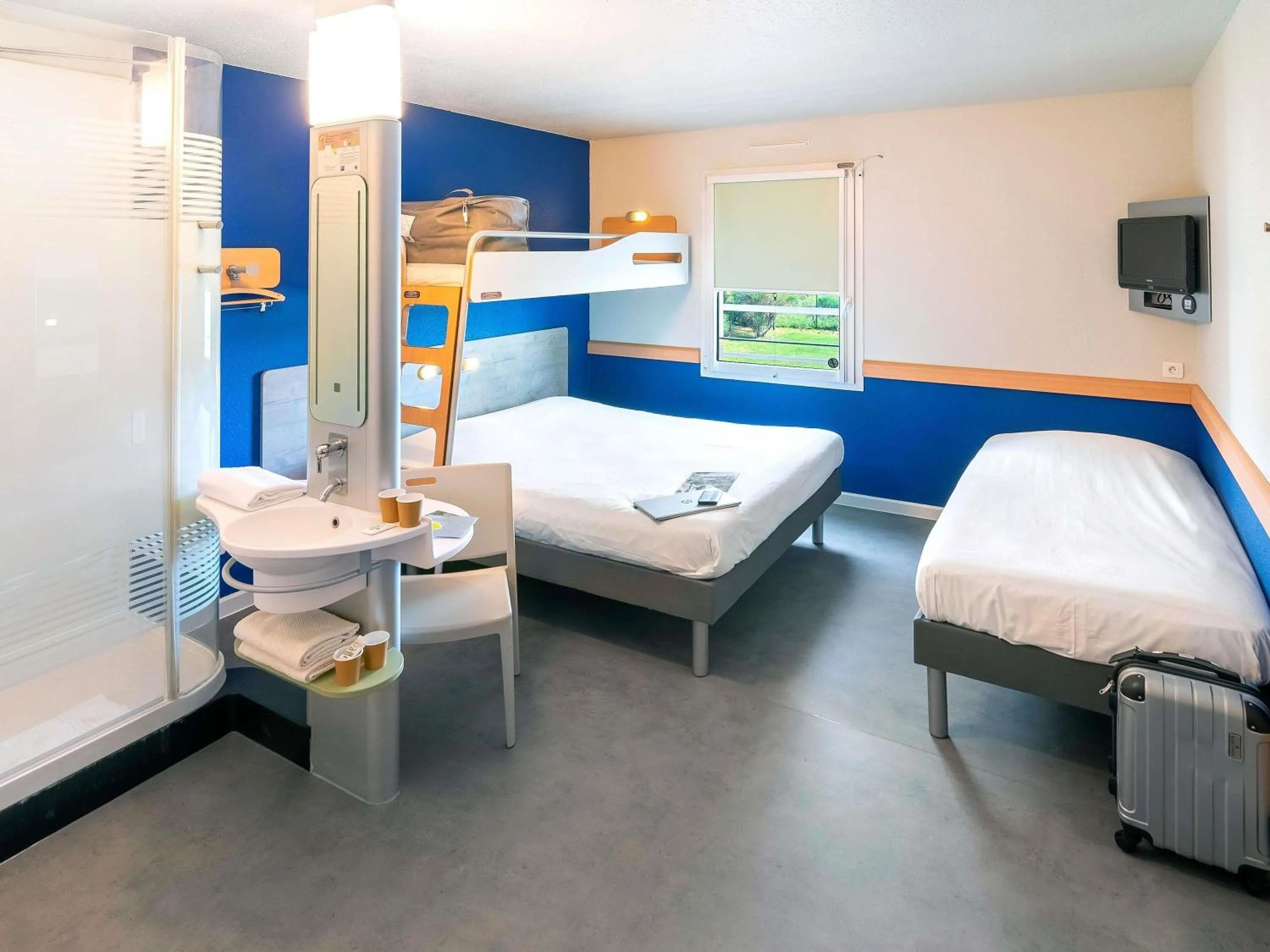 Bedroom, Bed in ibis budget Saint-Maximin