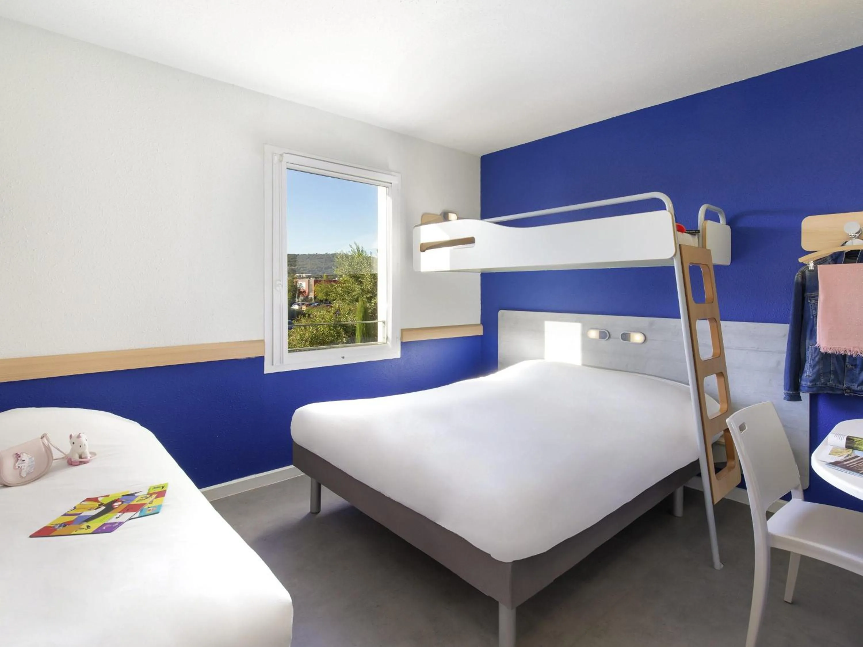 Bedroom, Bed in ibis budget Saint-Maximin