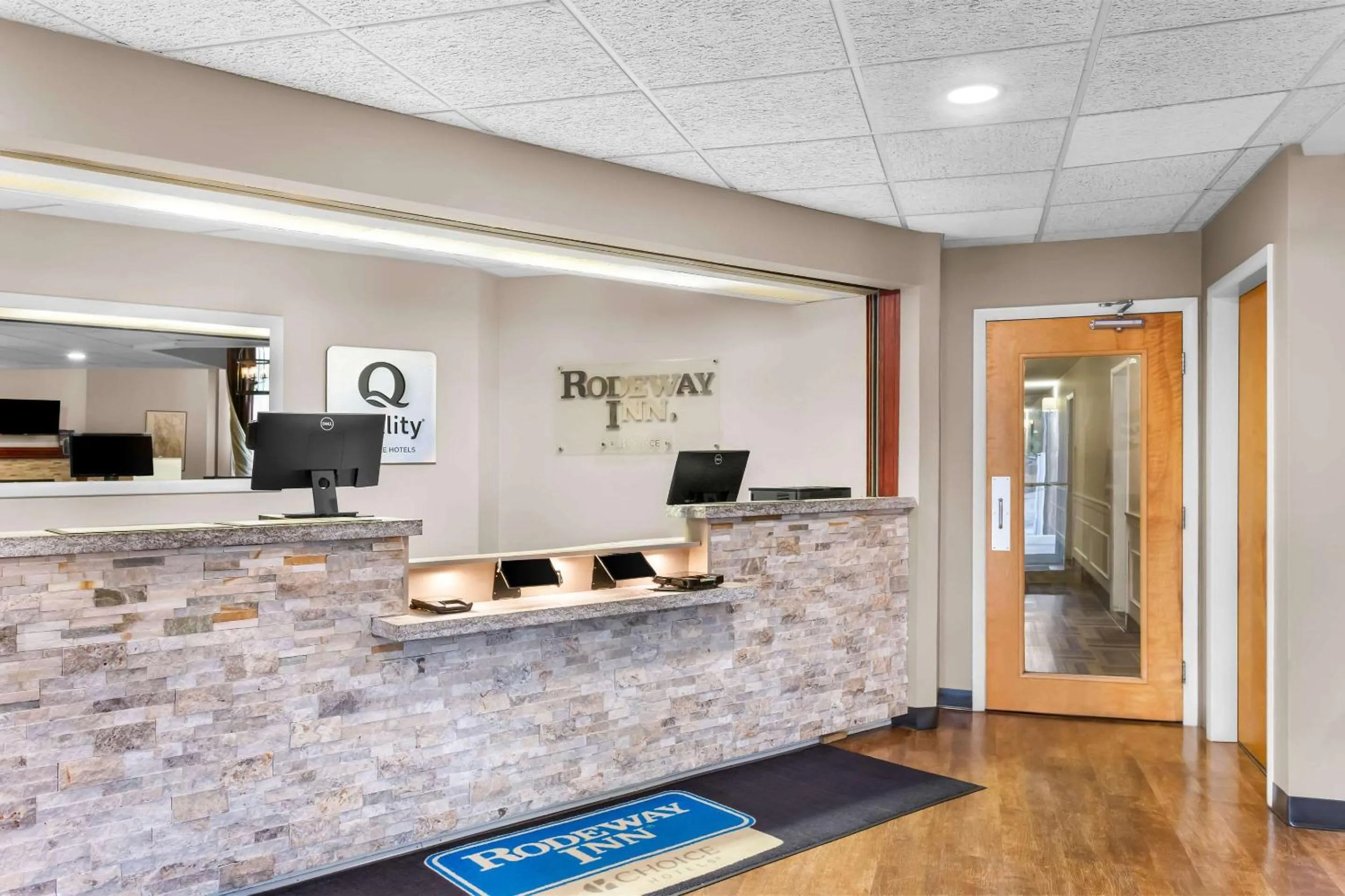 Lobby or reception in Rodeway Inn Gorham Riverside
