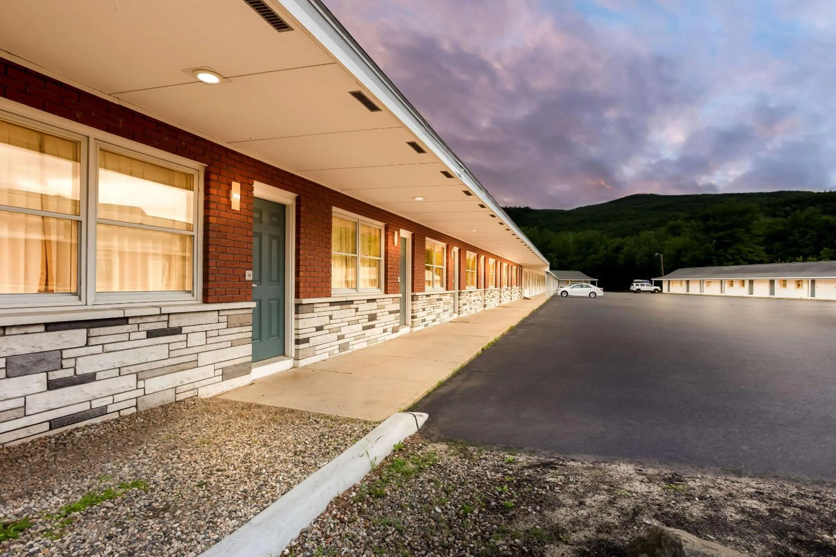 Property building in Rodeway Inn Gorham Riverside
