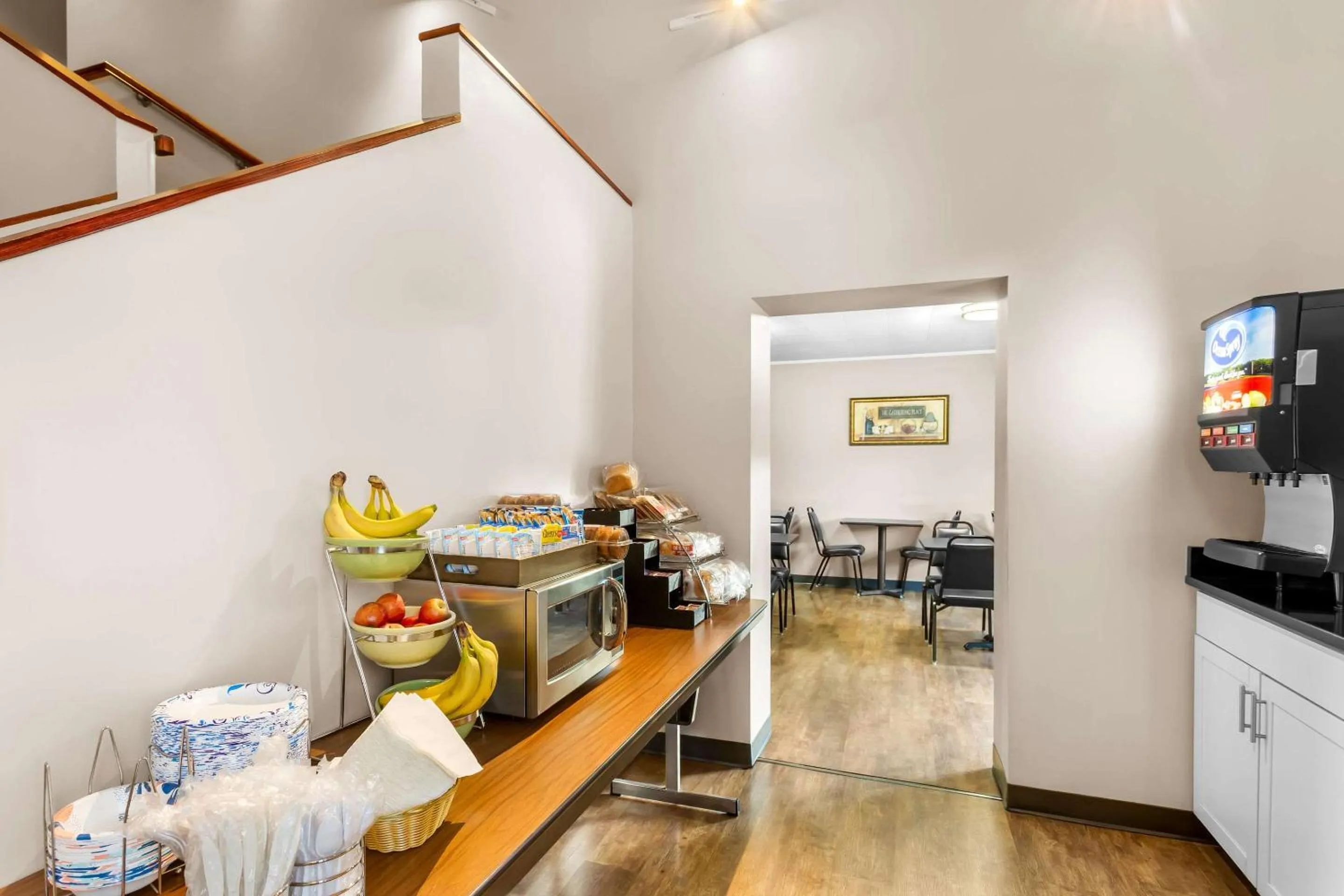 Breakfast in Rodeway Inn Gorham Riverside