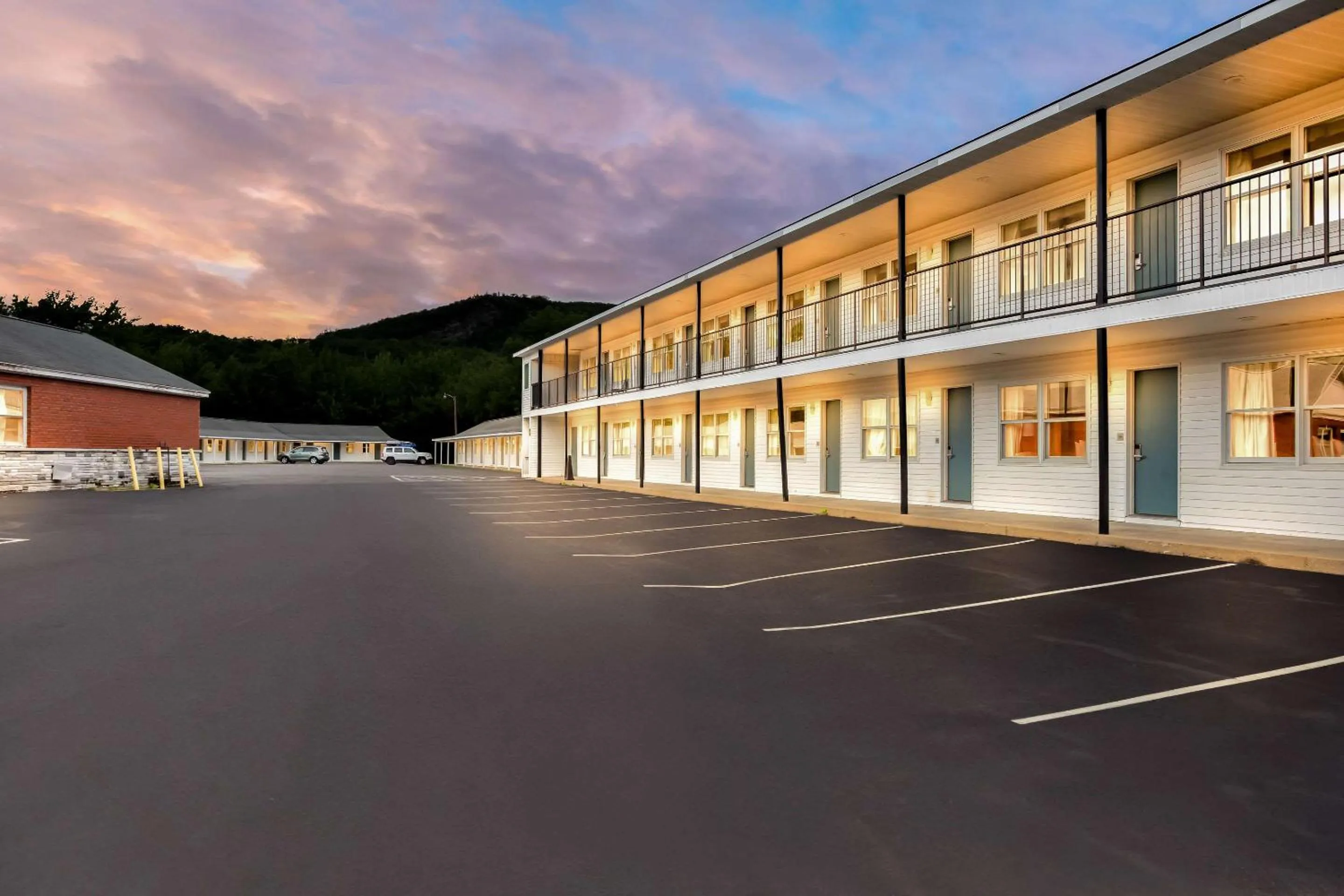 Property building in Rodeway Inn Gorham Riverside