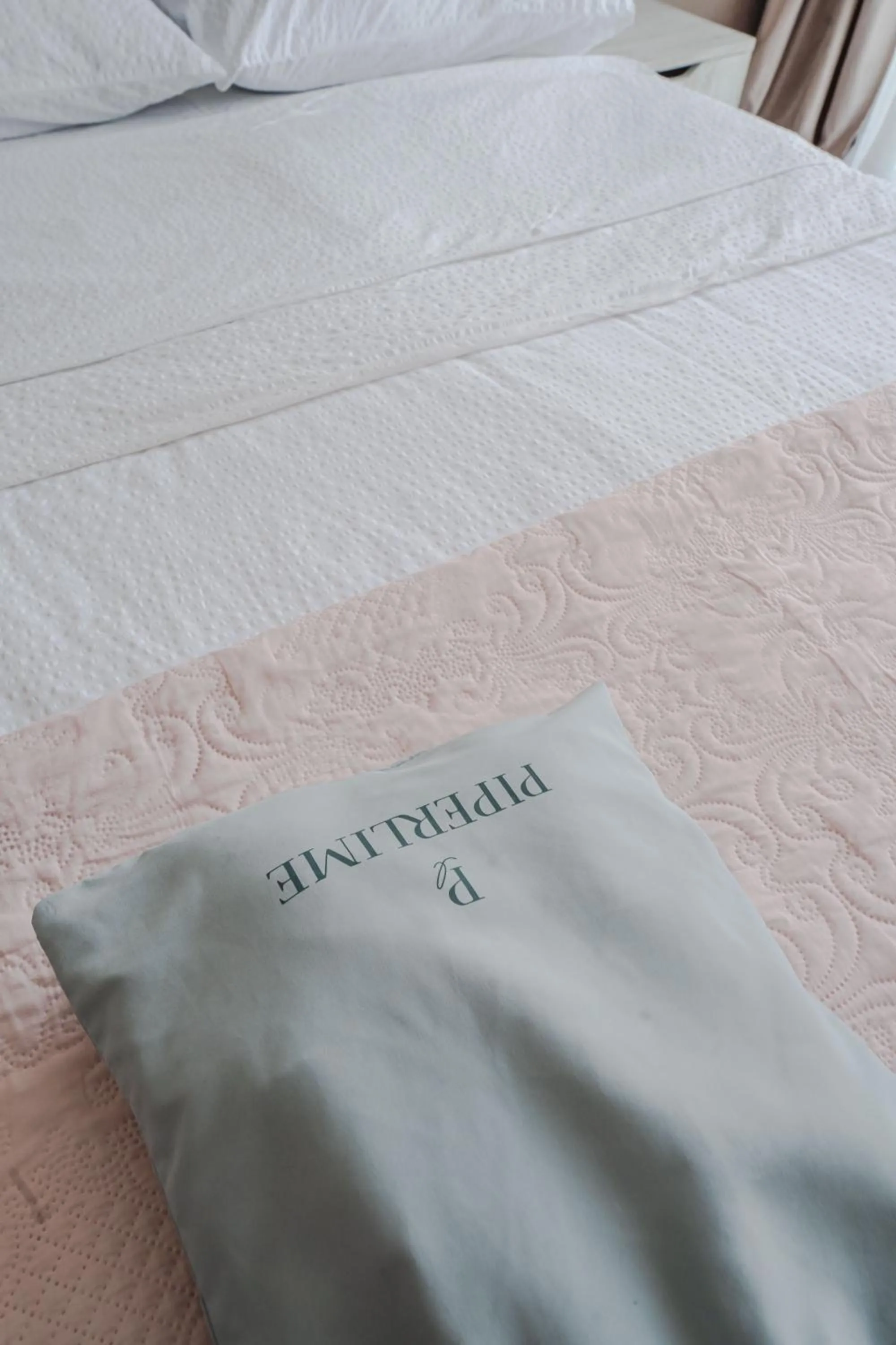 Bedroom, Bed in All Seasons