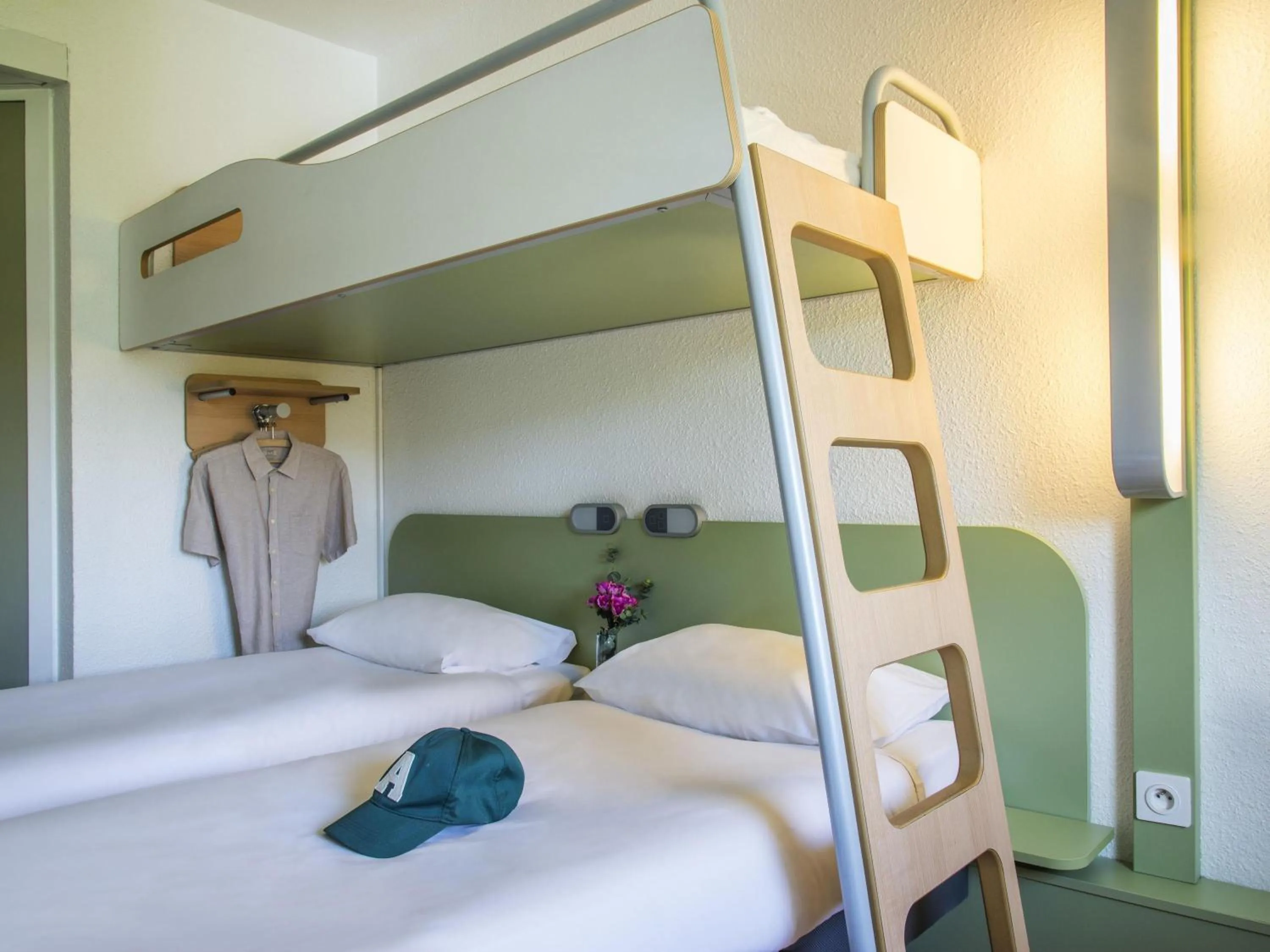 Bedroom, Bed in IBIS Budget Aix en Provence Est Le Canet