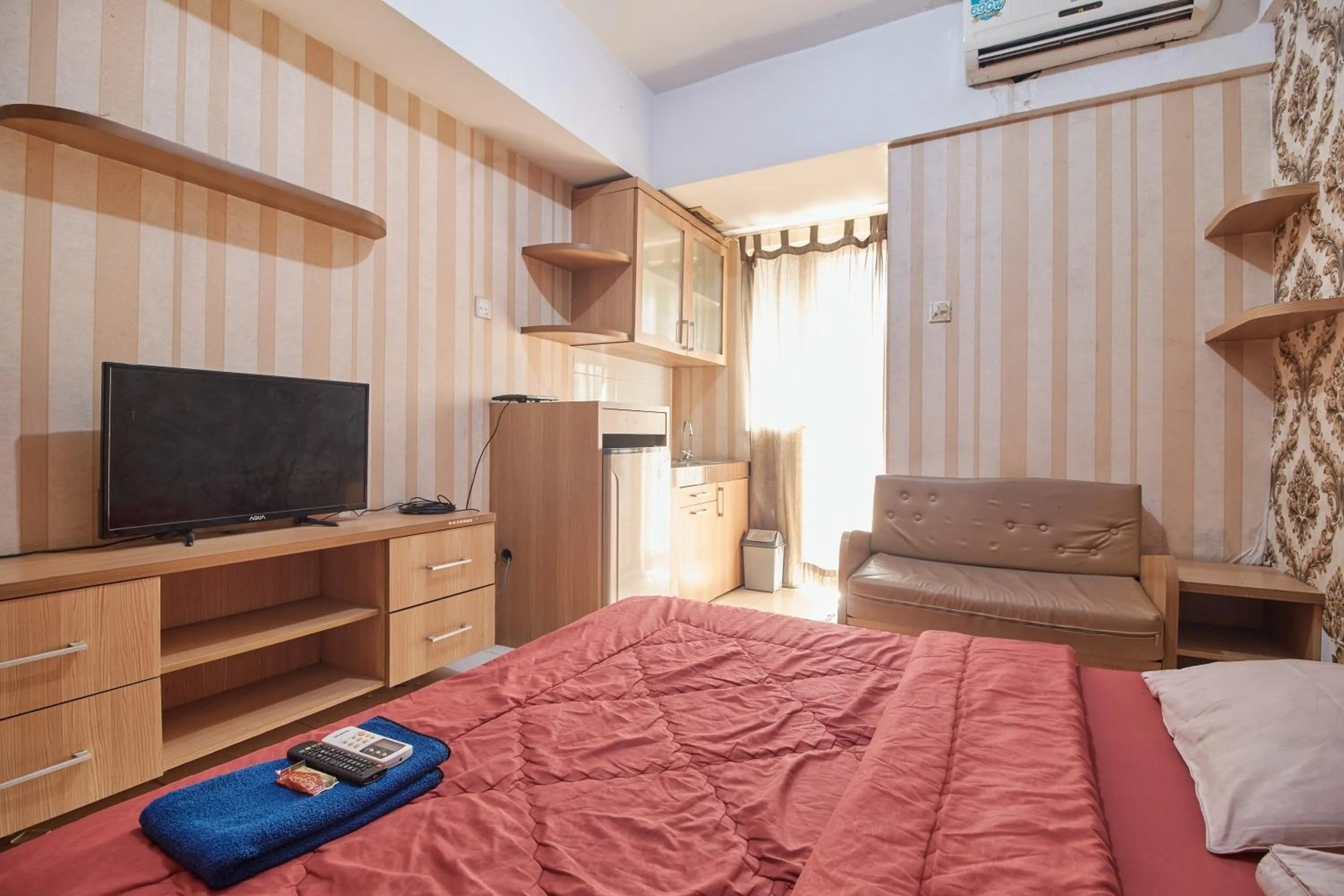 Bed in Apartment Green Lake View Ciputat by Celebrity Room