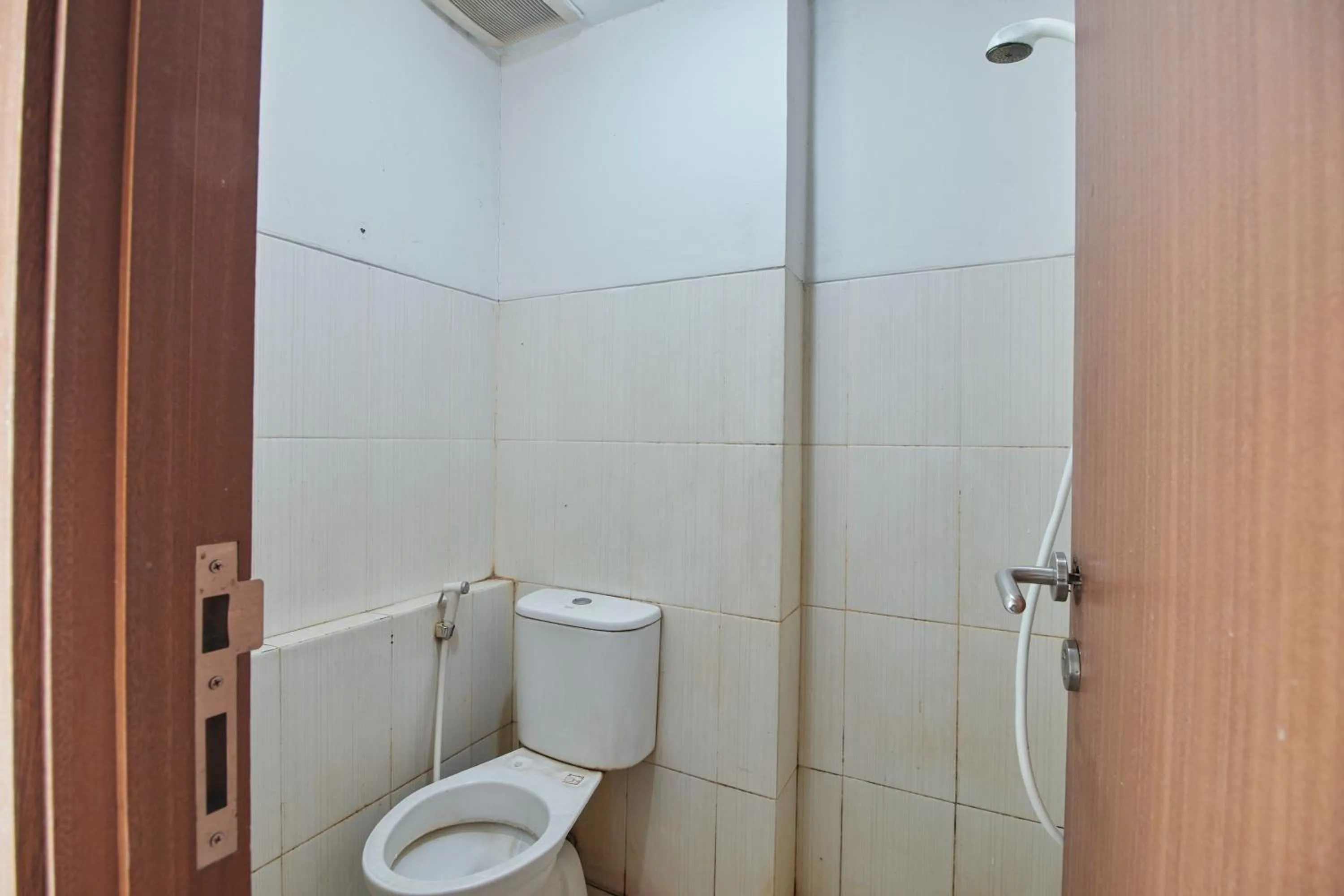 Bathroom in Apartment Green Lake View Ciputat by Celebrity Room