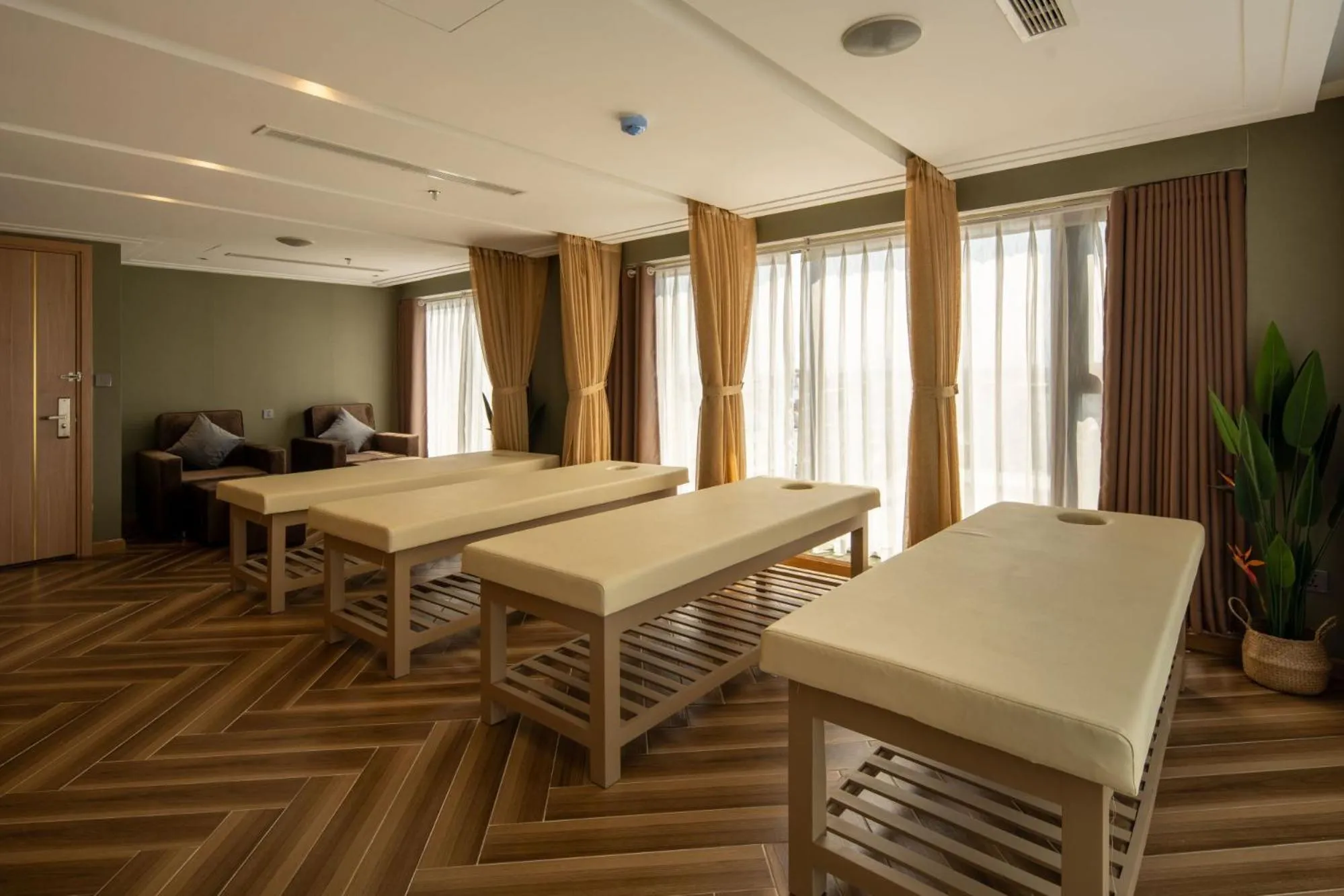 Massage in Adela Boutique Hotel - Infinity Pool