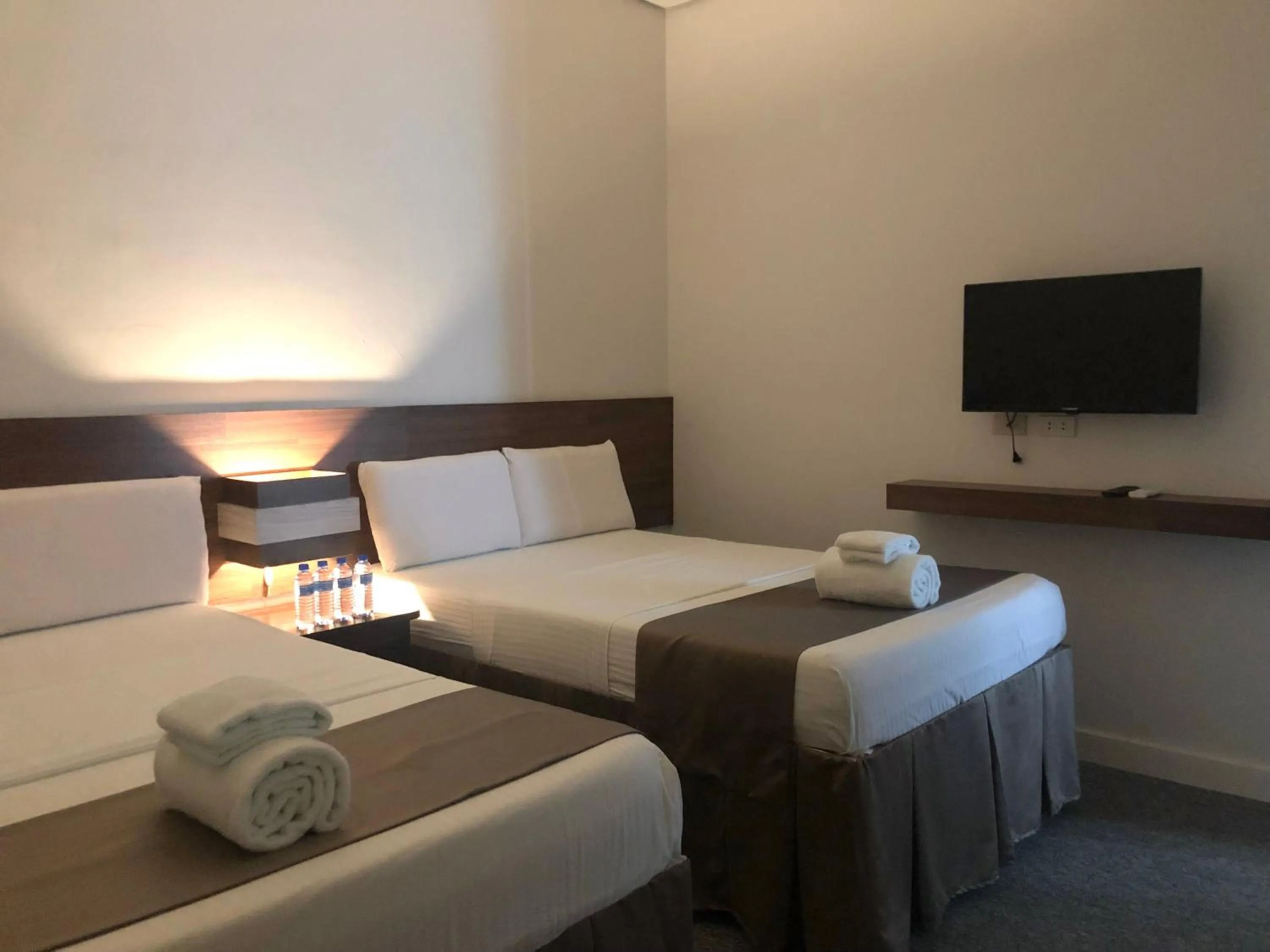 Bed in Seacliff Suites Hotel and Resort