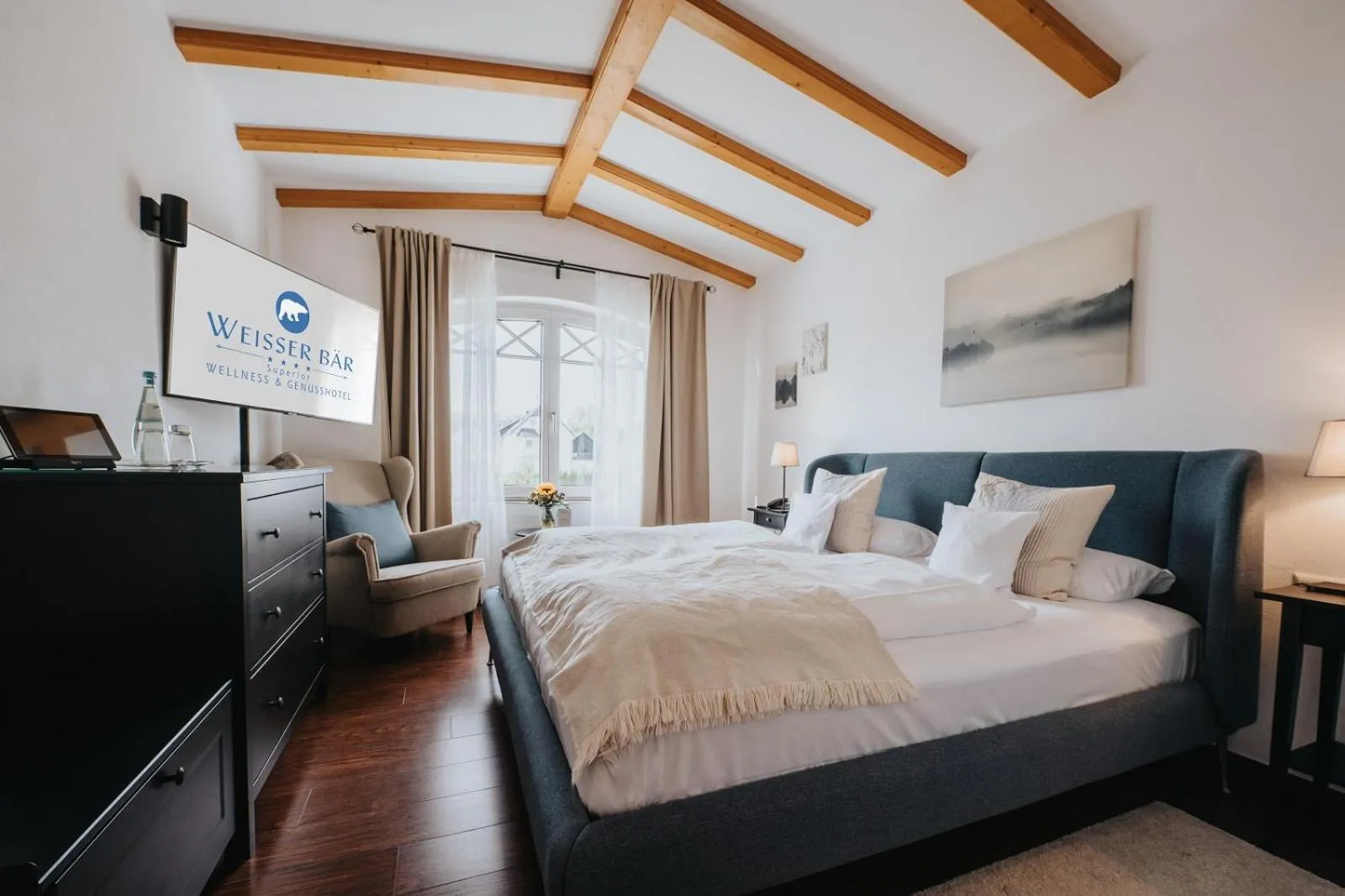 Photo of the whole room, Bed in Hotel Weisser Bär