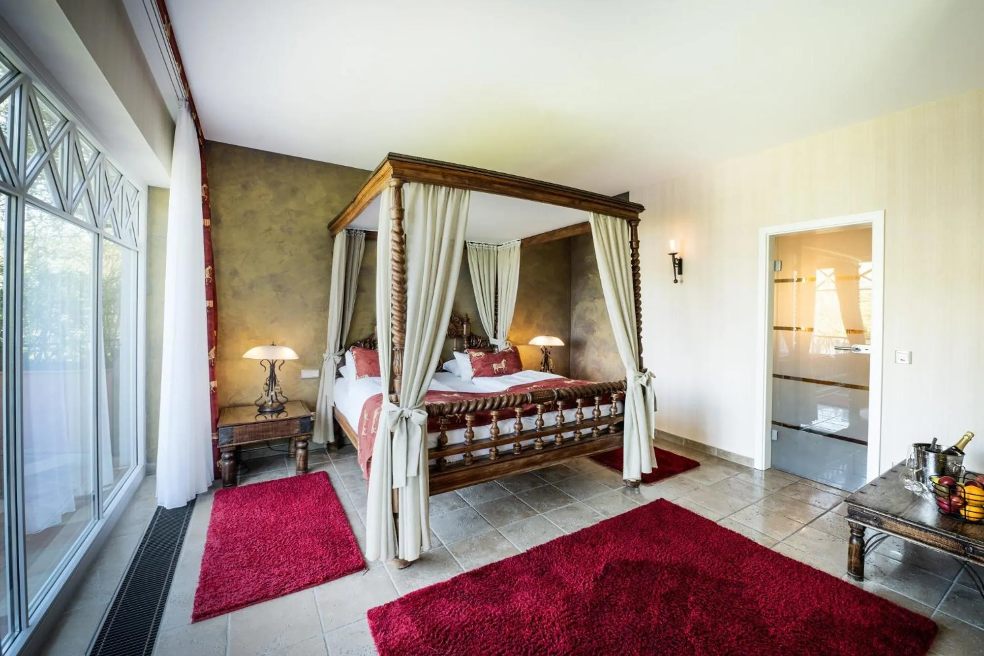 Photo of the whole room, Bed in Hotel Weisser Bär