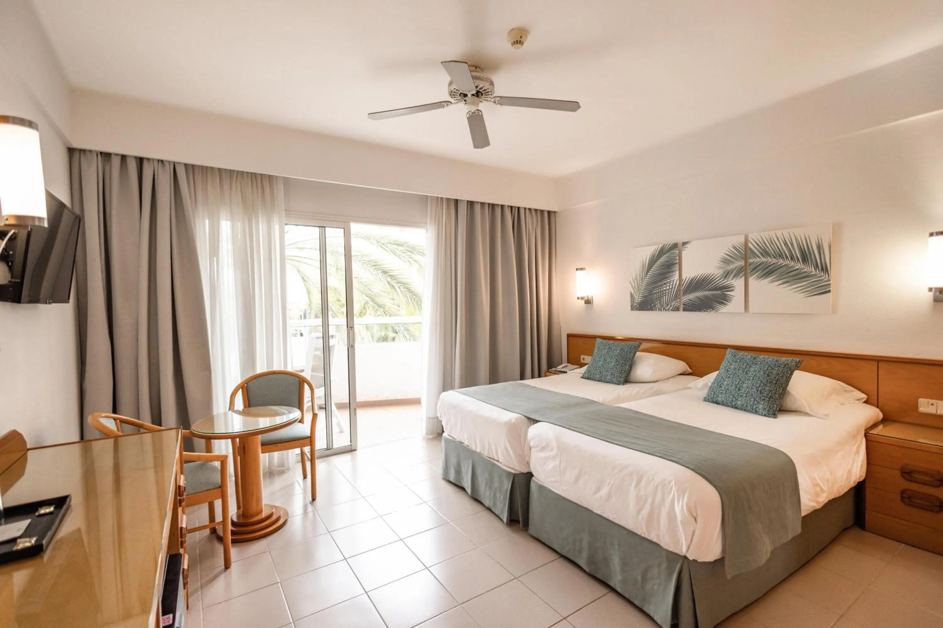 Photo of the whole room, Bed in Servatur Don Miguel - Adults Only