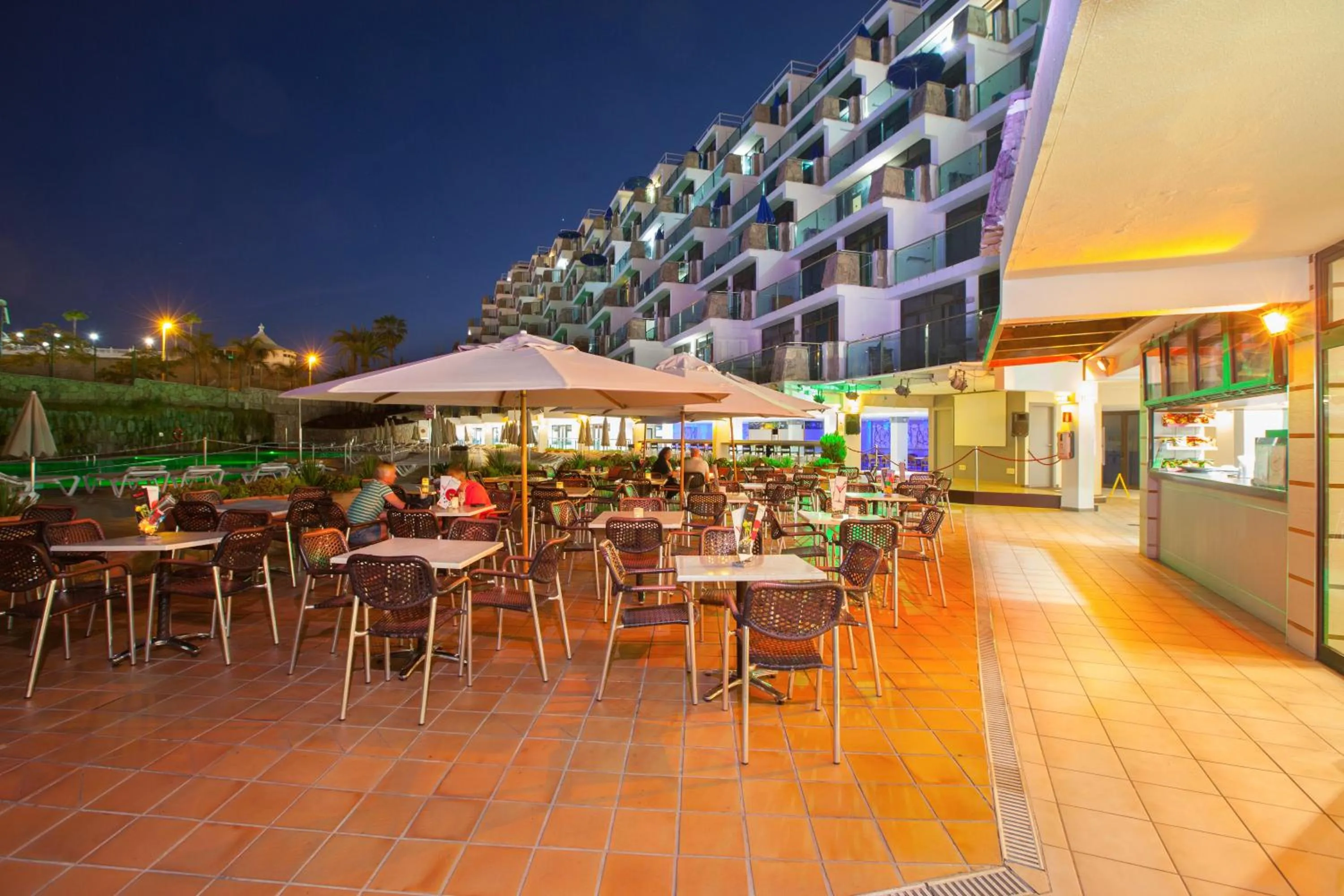 Lounge or bar in Grupotel Revoli