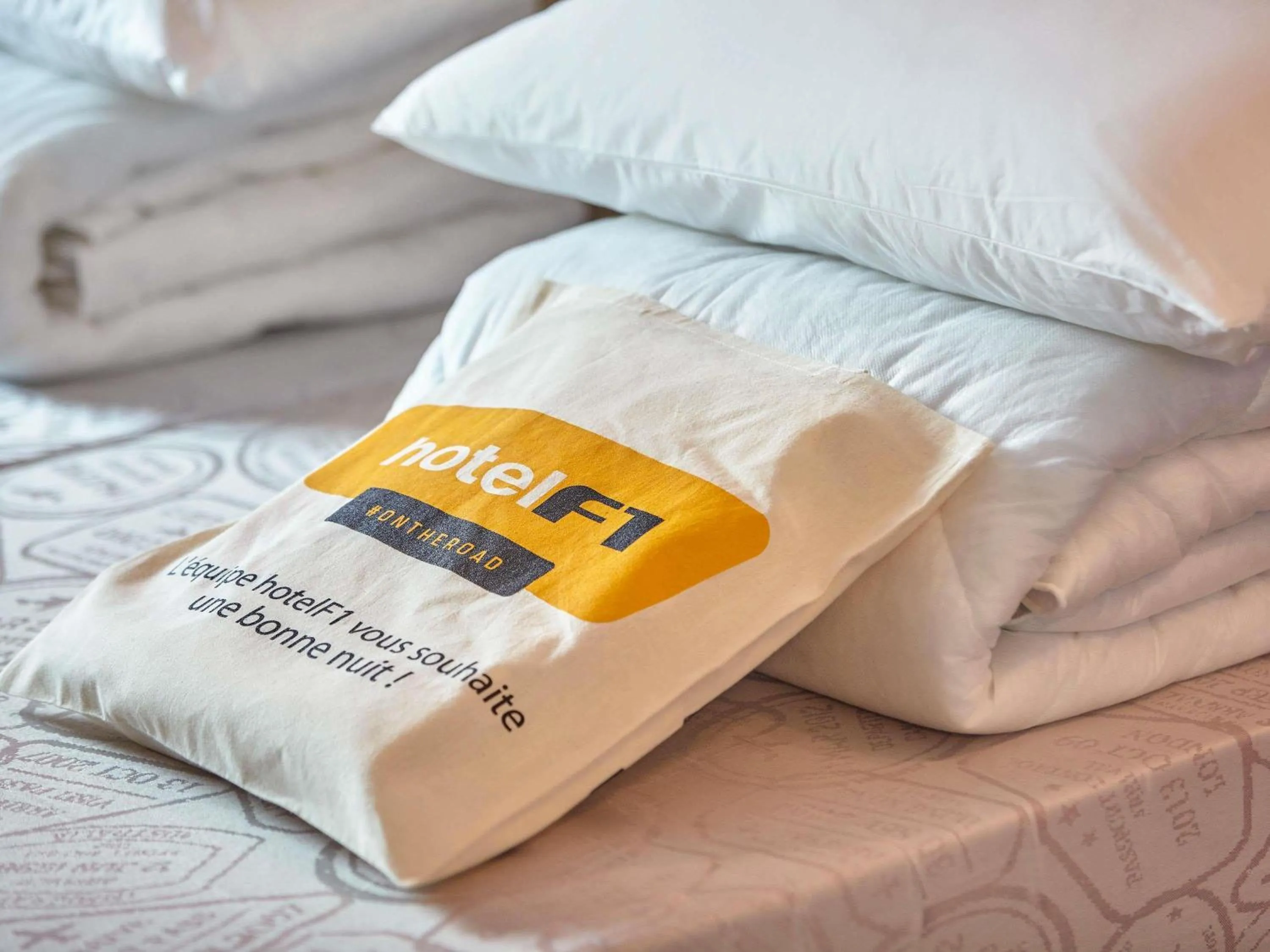 Bedroom, Bed in hotelF1 Nîmes Ouest