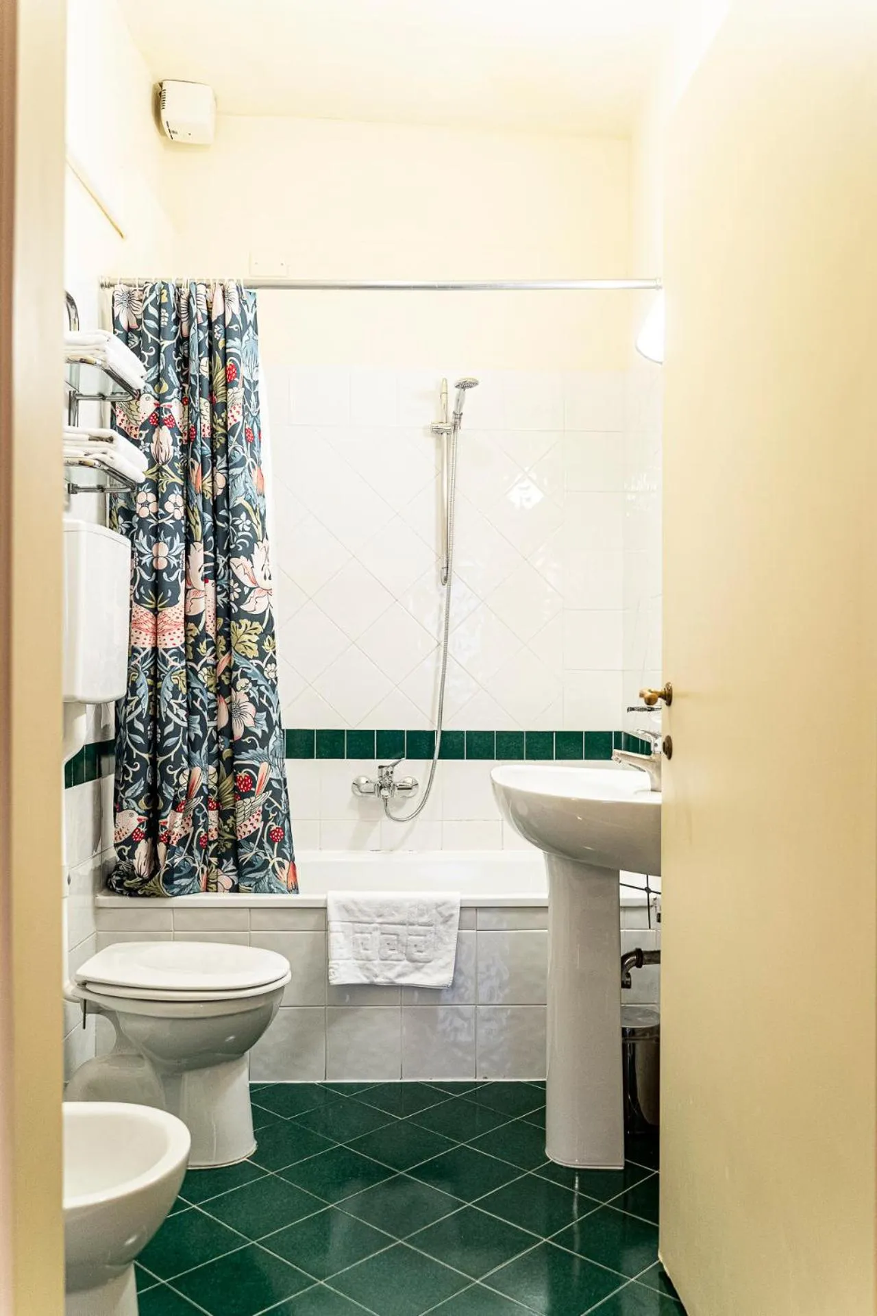 Bathroom in Casa Uffizi XIII Century Tower House Boutique Hotel
