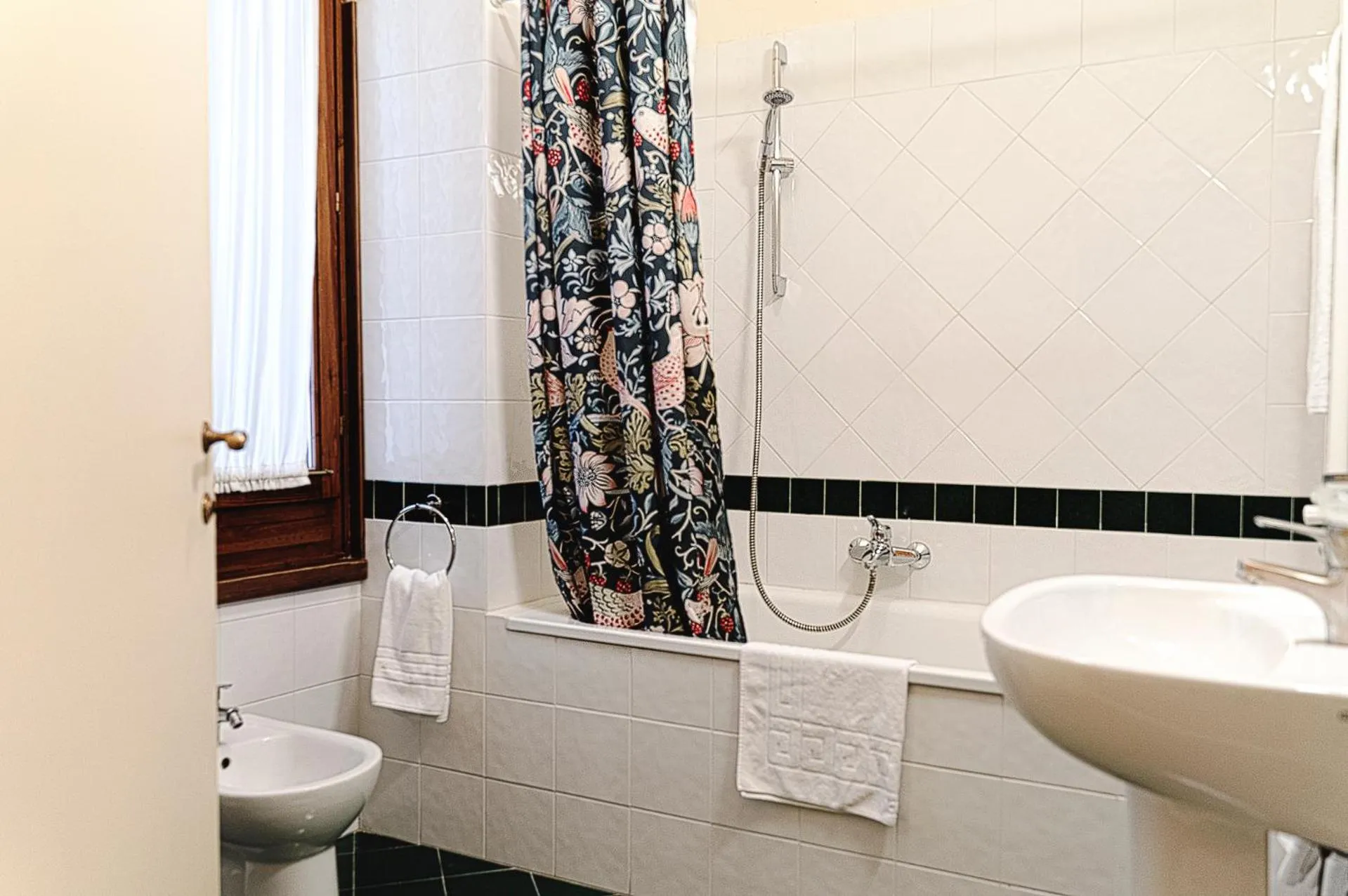 Bathroom in Casa Uffizi XIII Century Tower House Boutique Hotel