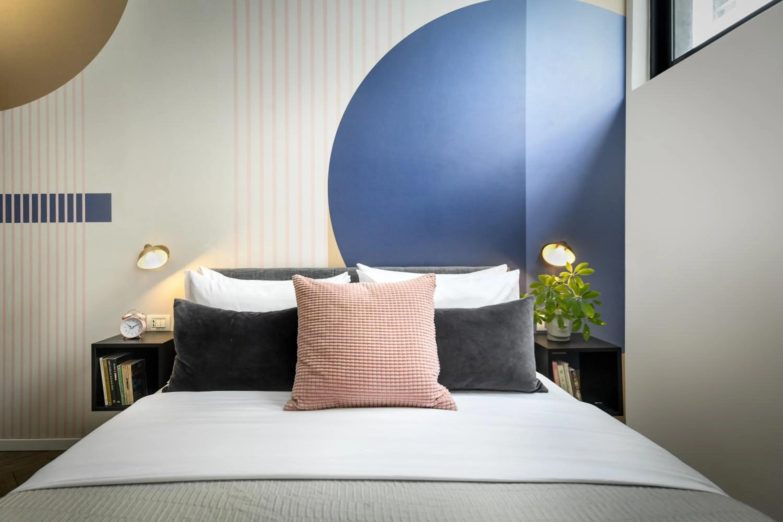 Bed in Colorbox - by Loginn Tel-Avivian hotels