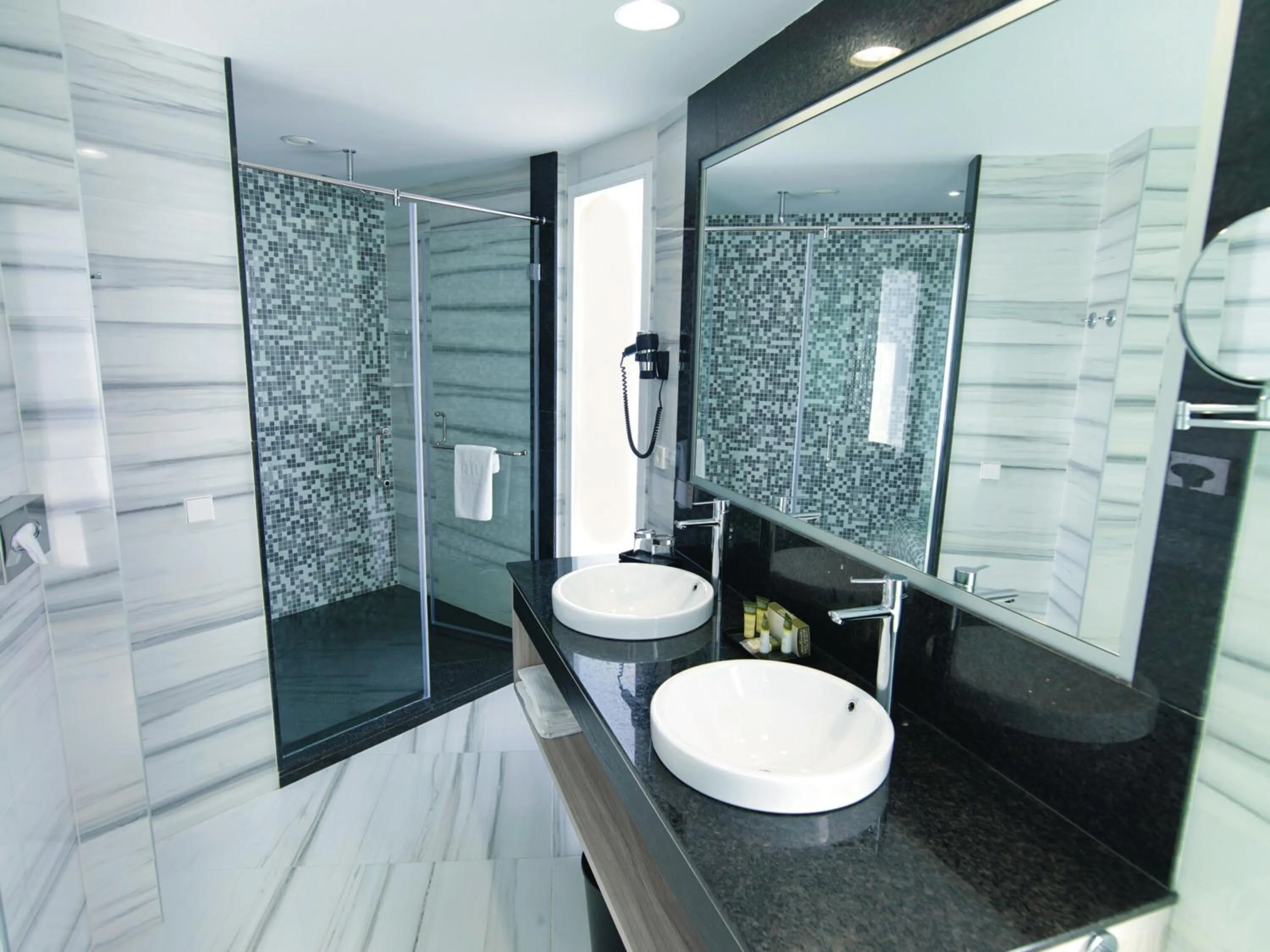 Shower in Hotel Riu Palace Meloneras