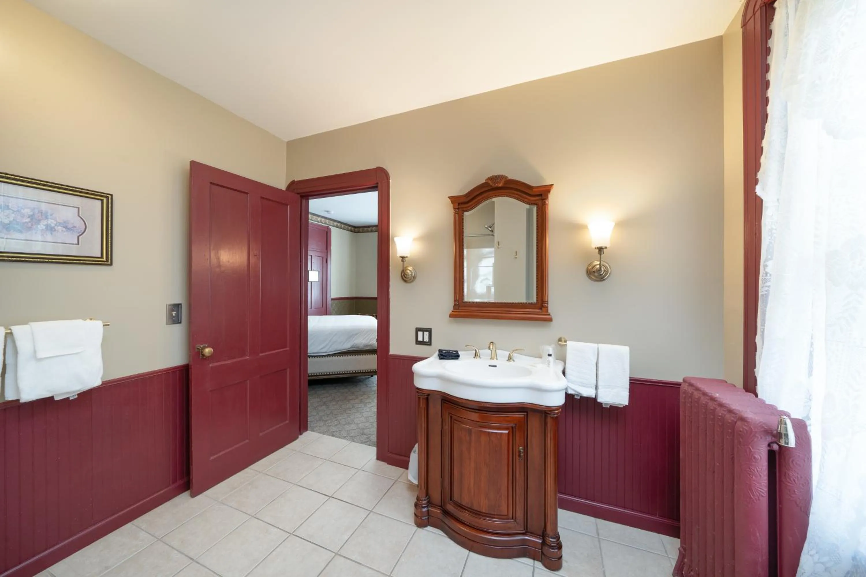 Bathroom, Bed in Naples Hotel