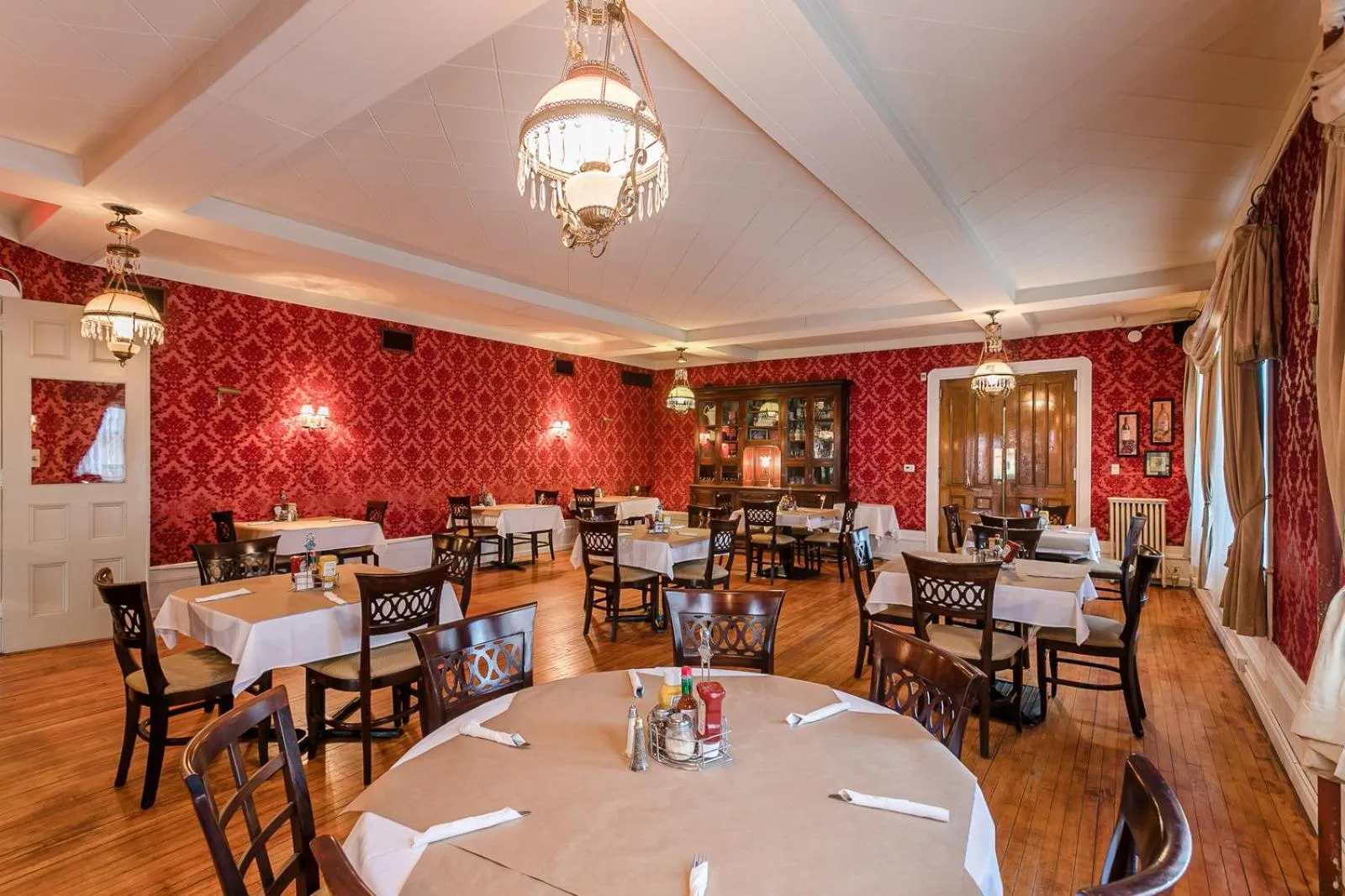 Restaurant/places to eat in Naples Hotel