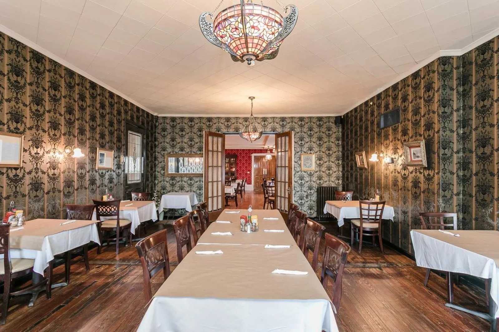 Restaurant/places to eat in Naples Hotel