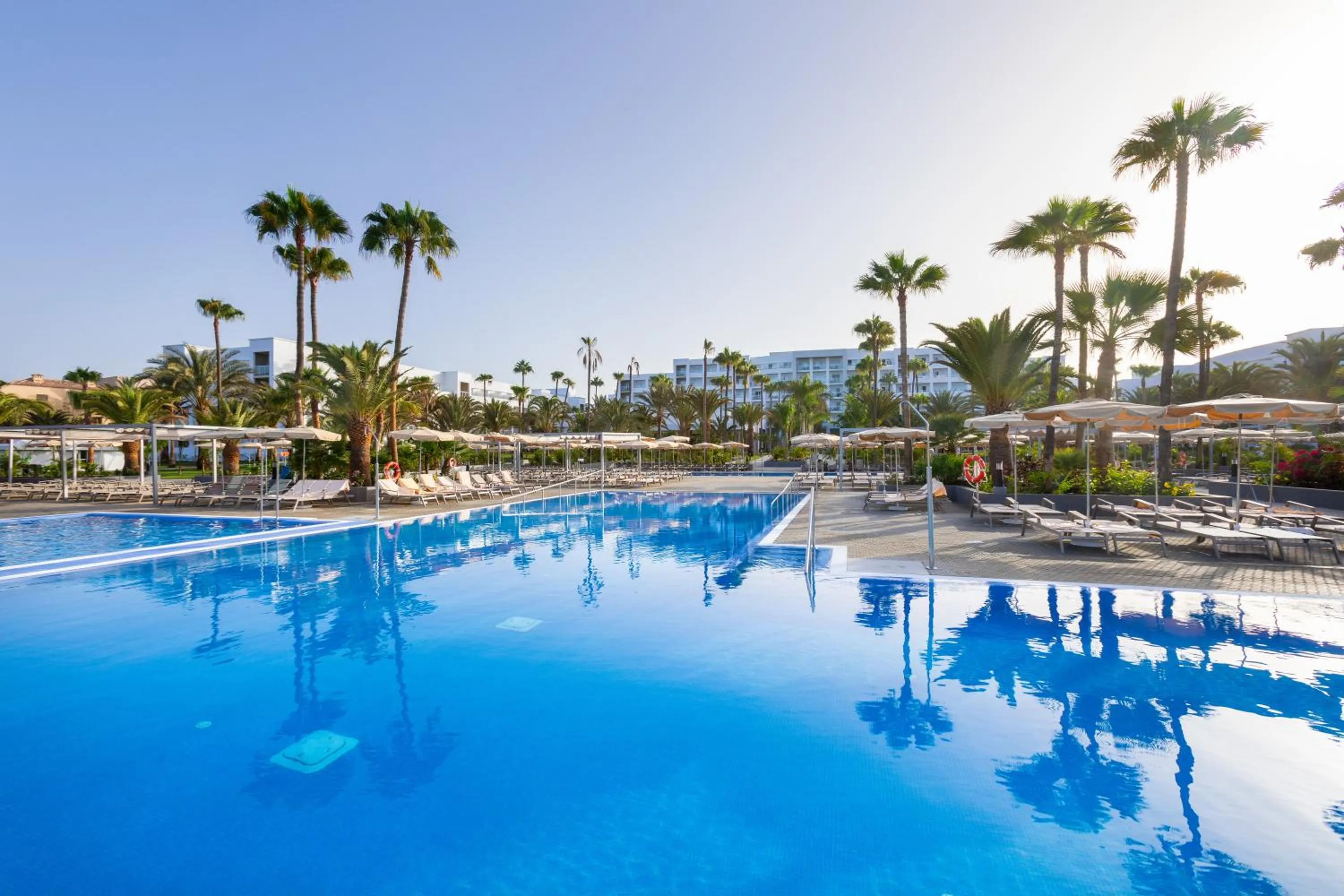 Swimming pool in Hotel Riu Gran Canaria - All Inclusive